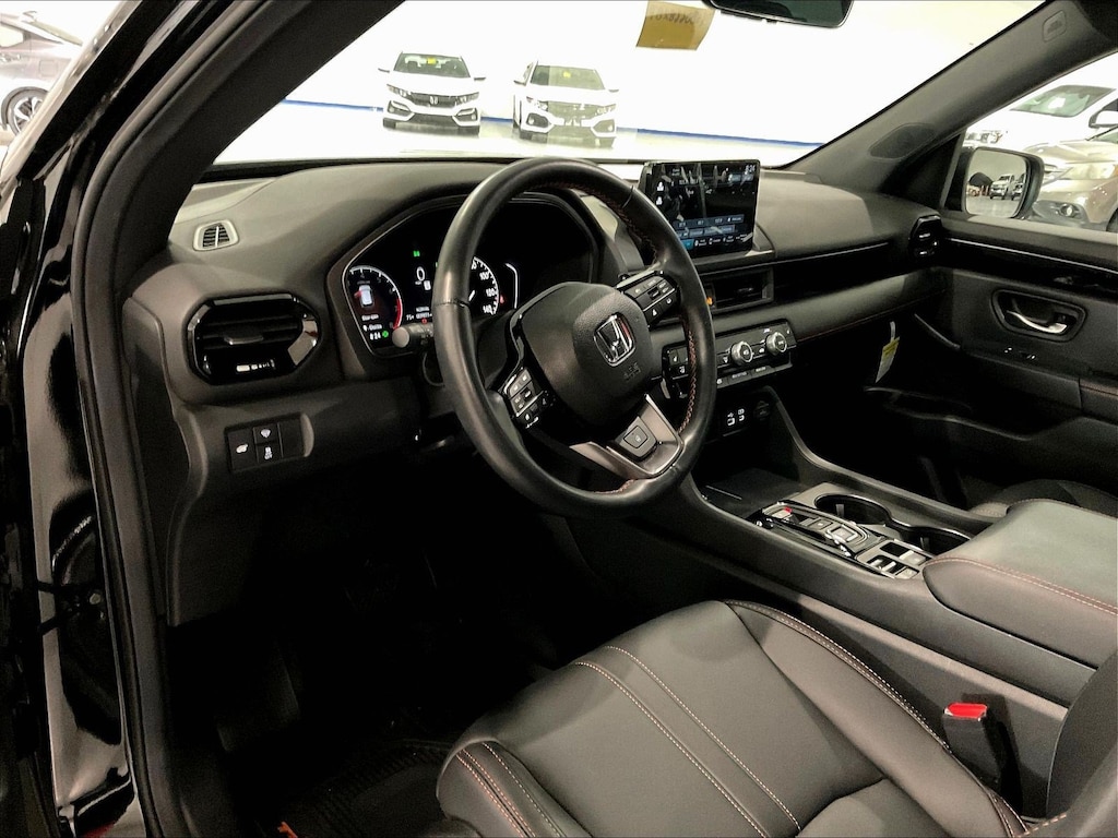 Used 2025 Honda Pilot TrailSport AWD SUV