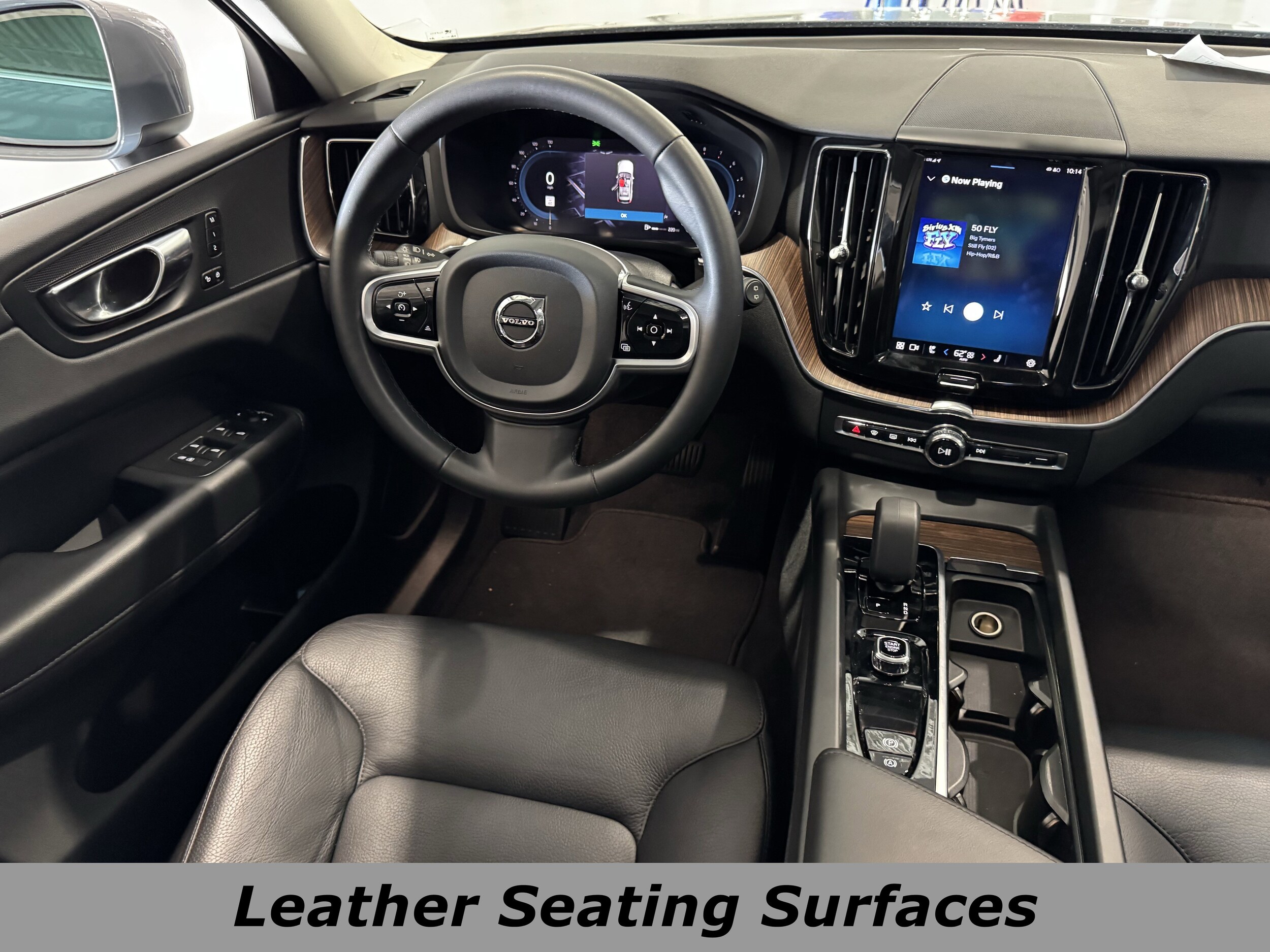 2023 Volvo XC60 B5 Plus photo 3
