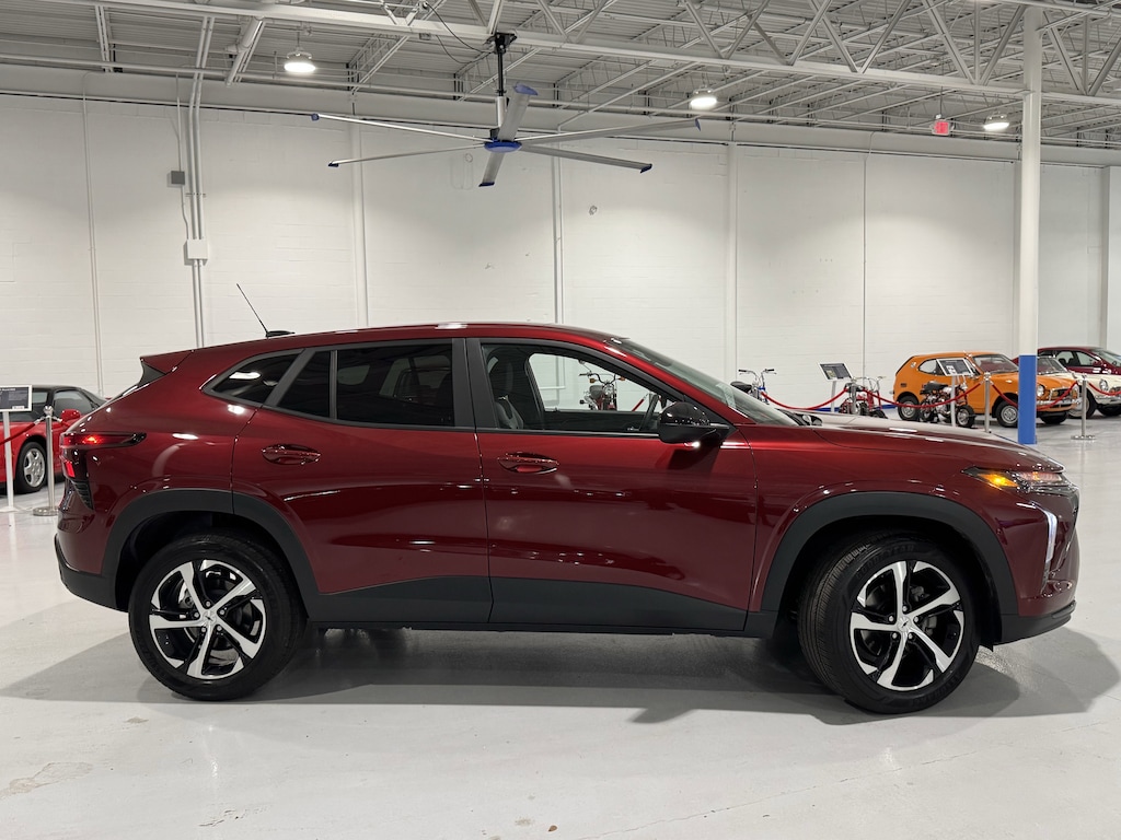 Used 2024 Chevrolet Trax FWD 4dr 1RS SUV