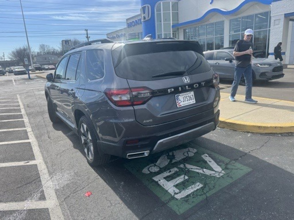 Used 2026 Honda Pilot Touring AWD SUV