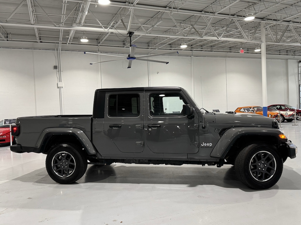 Used 2023 Jeep Gladiator Overland 4x4 *Ltd Avail* Truck Crew Cab