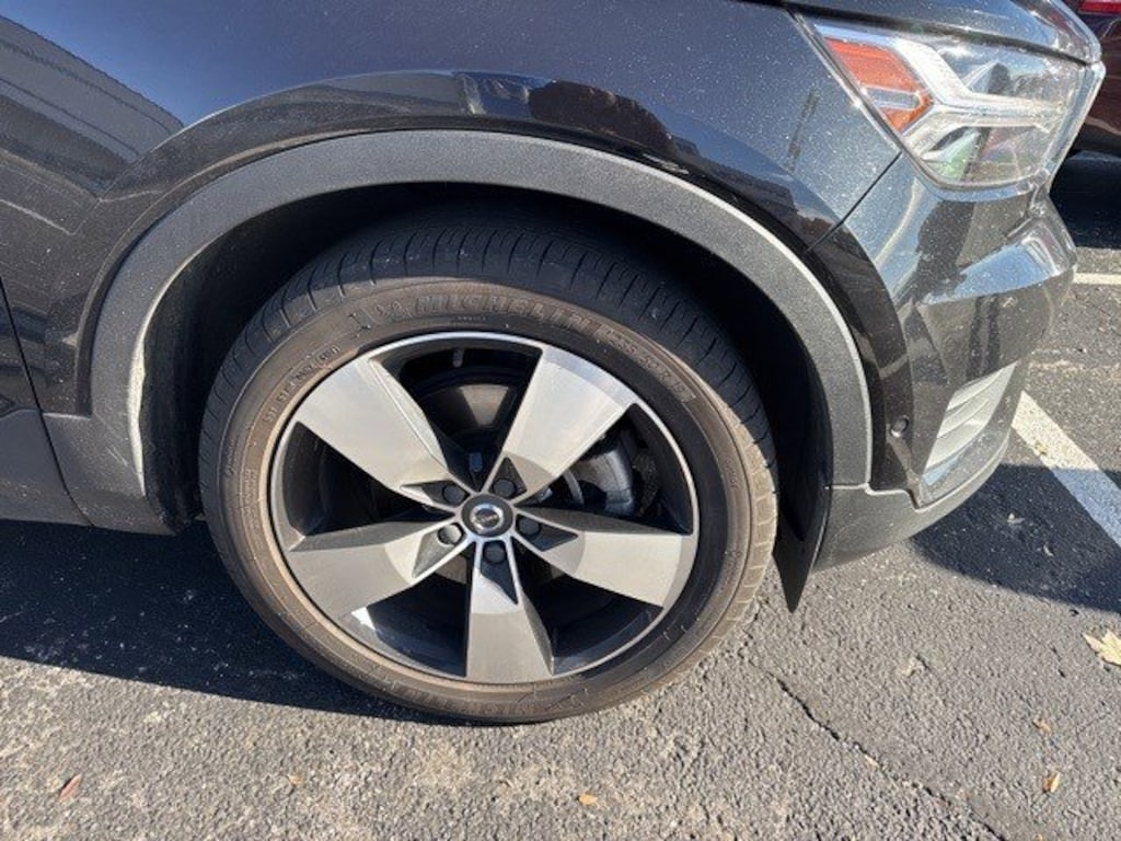 Used 2019 Volvo XC40 T5 AWD Momentum SUV