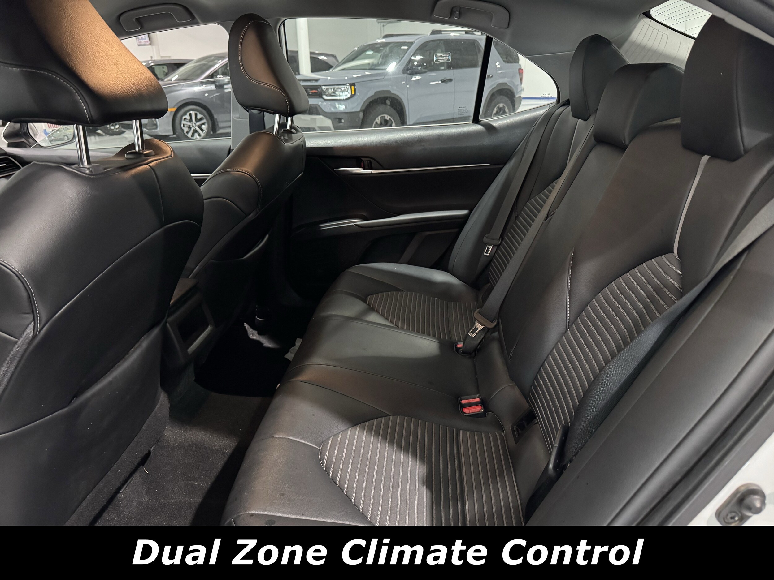 2021 Toyota Camry Hybrid SE photo 4