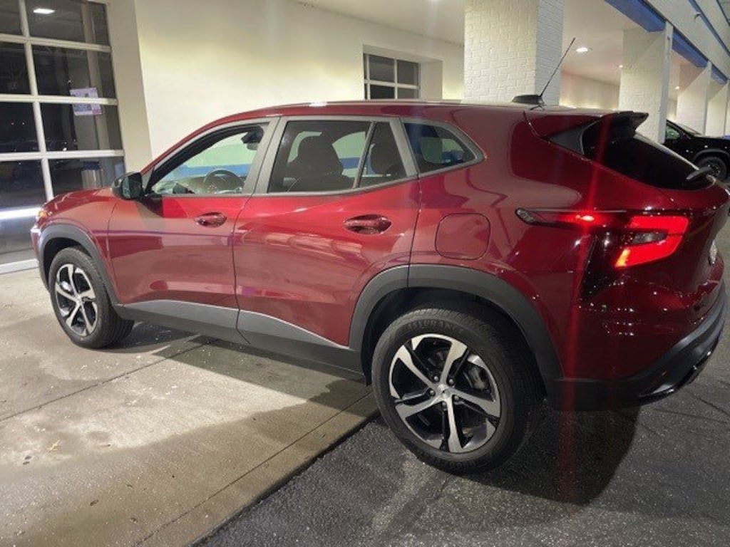 Used 2024 Chevrolet Trax FWD 4dr 1RS SUV