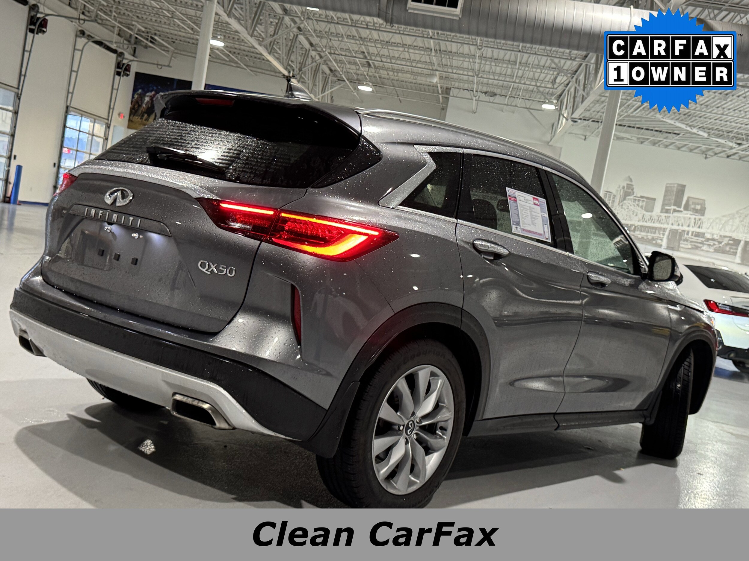 2022 Infiniti QX50 Luxe AWD photo 2