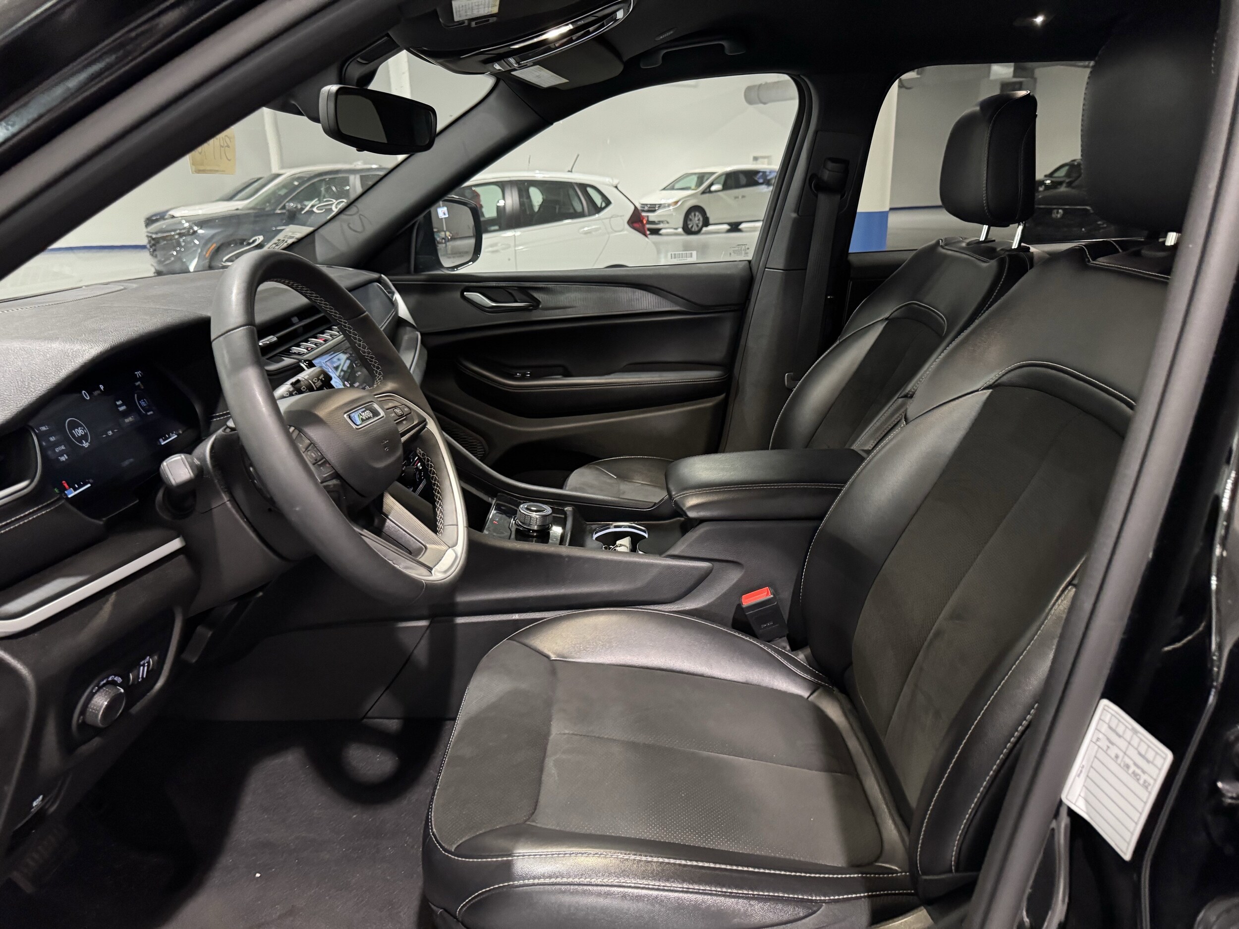 2024 Jeep Grand Cherokee Altitude photo 2