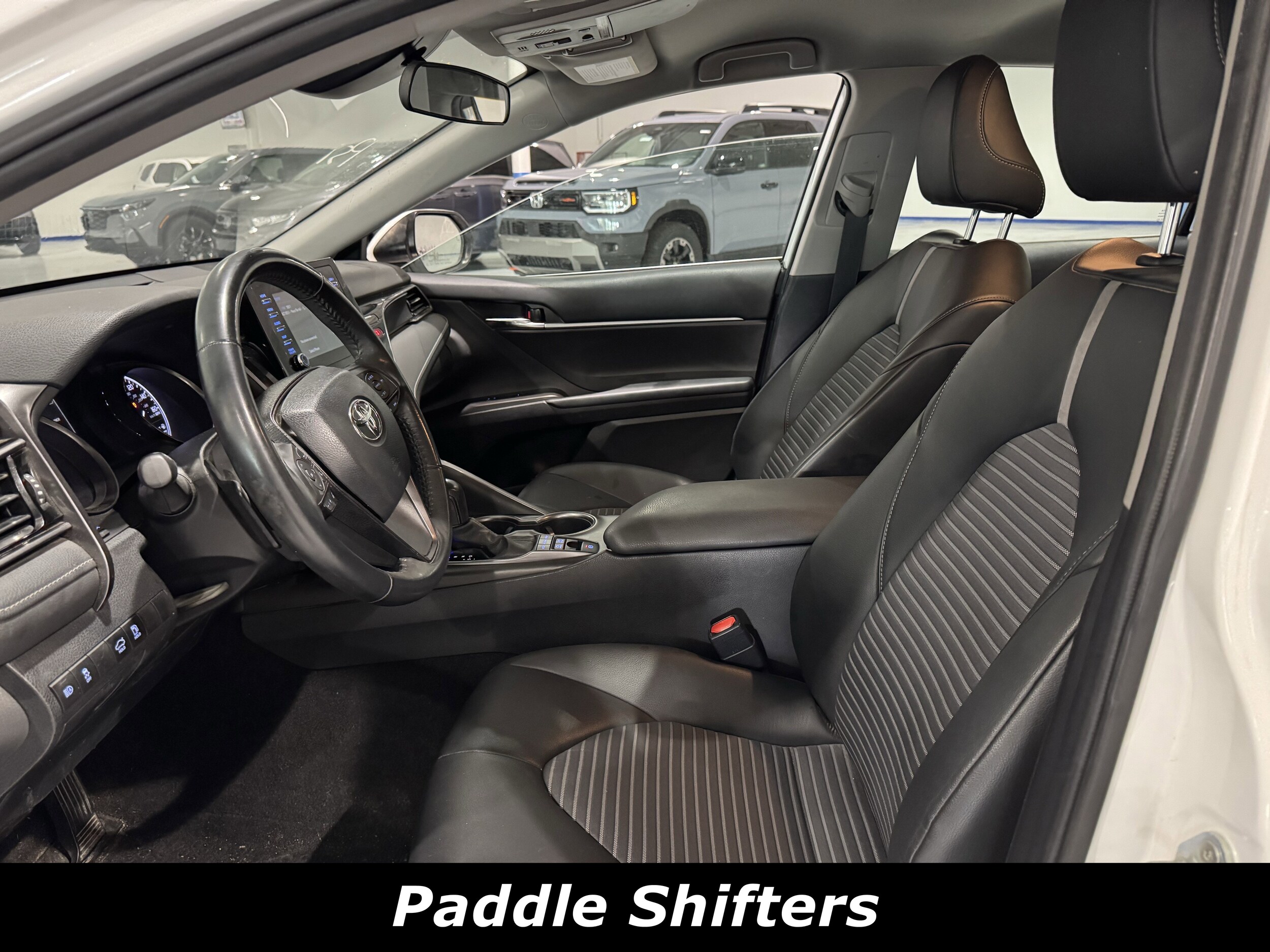 2021 Toyota Camry Hybrid SE photo 2