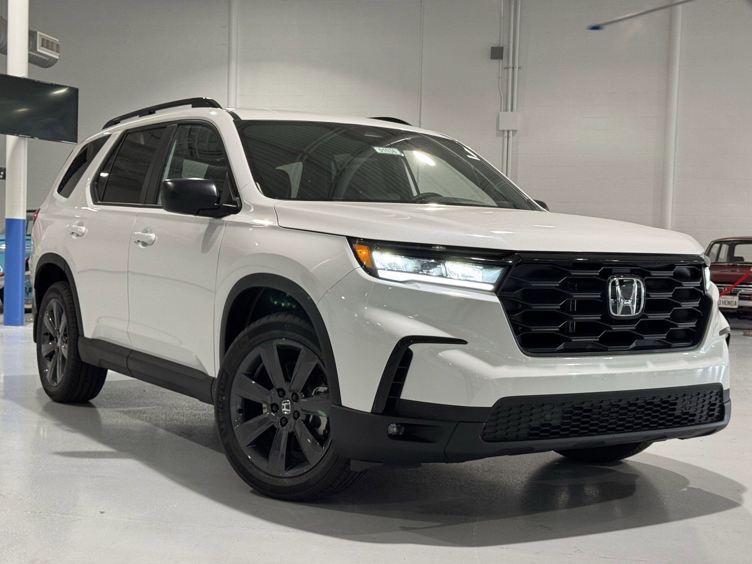 2025 Honda Pilot Sport photo 2