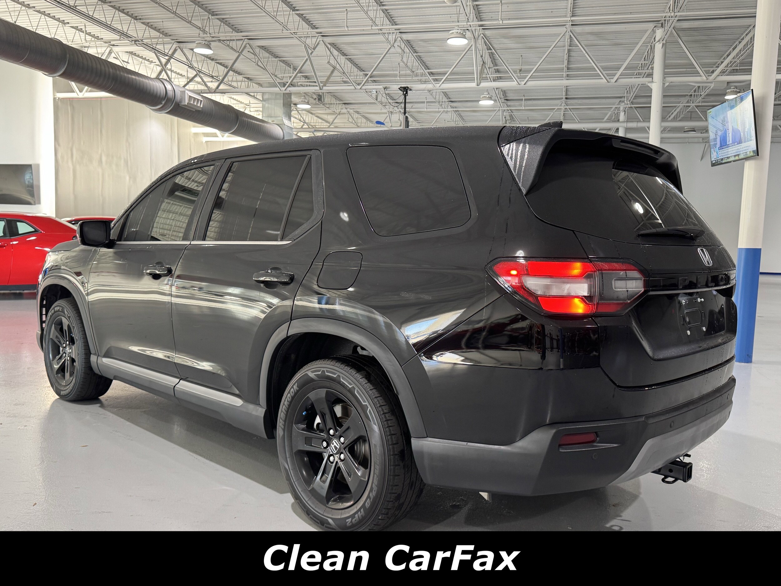 2023 Honda Pilot TrailSport photo 2