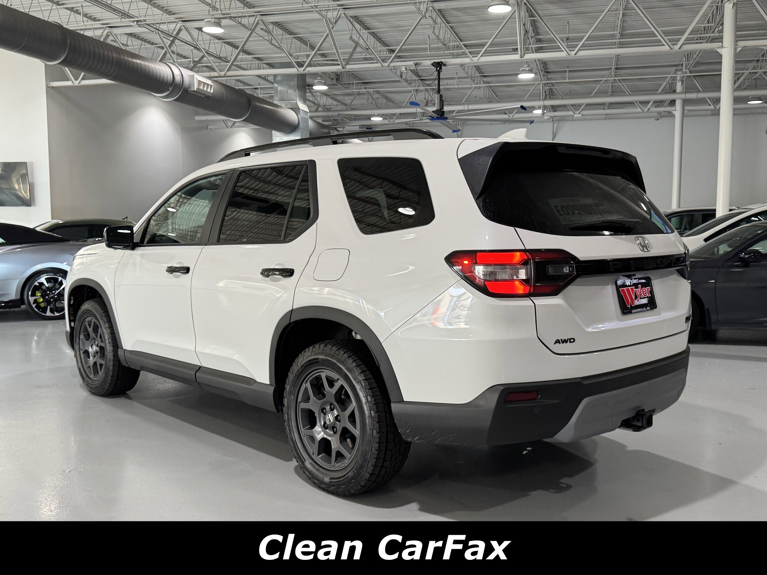 2025 Honda Pilot TrailSport photo 2