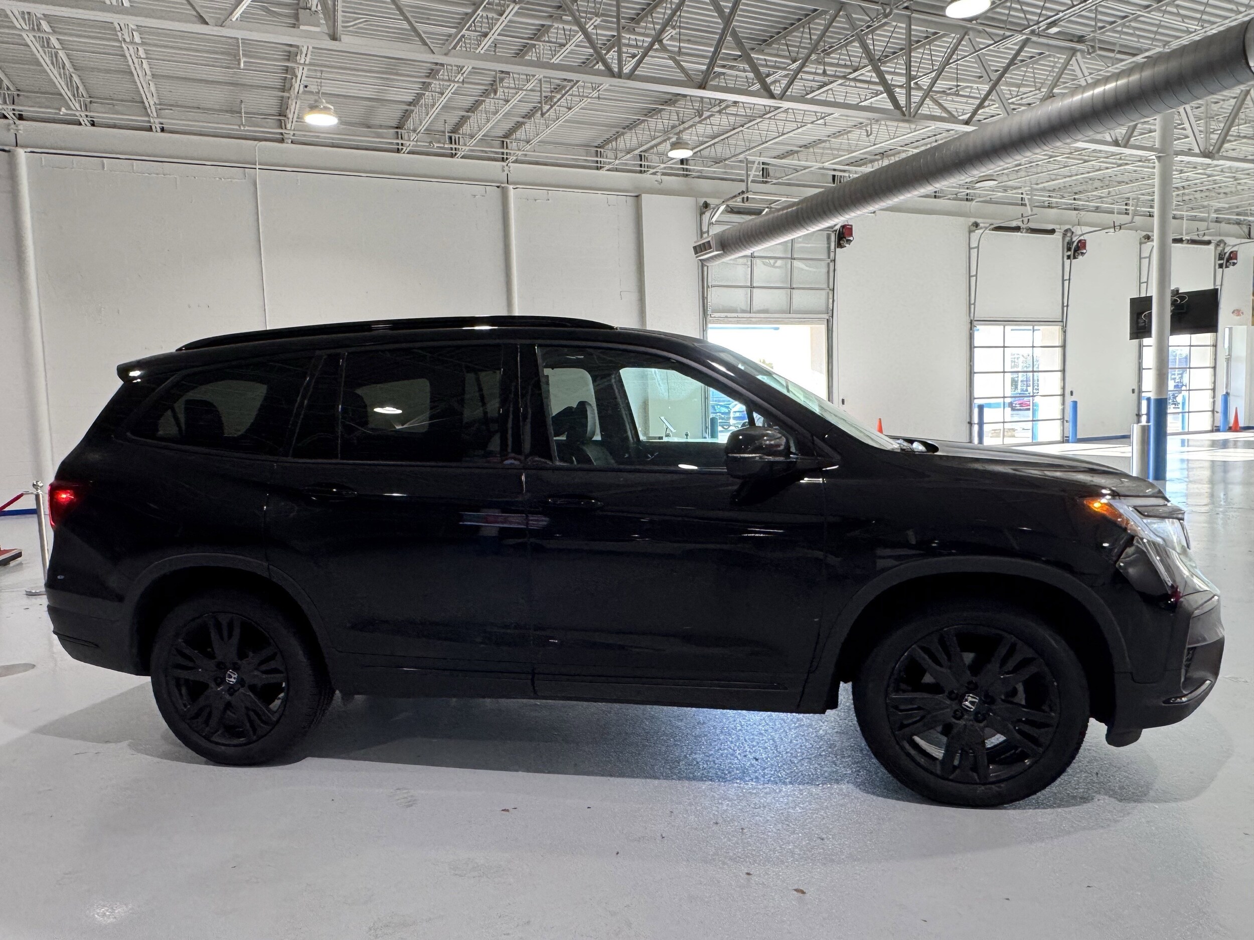2022 Honda Pilot Black Edition photo 2