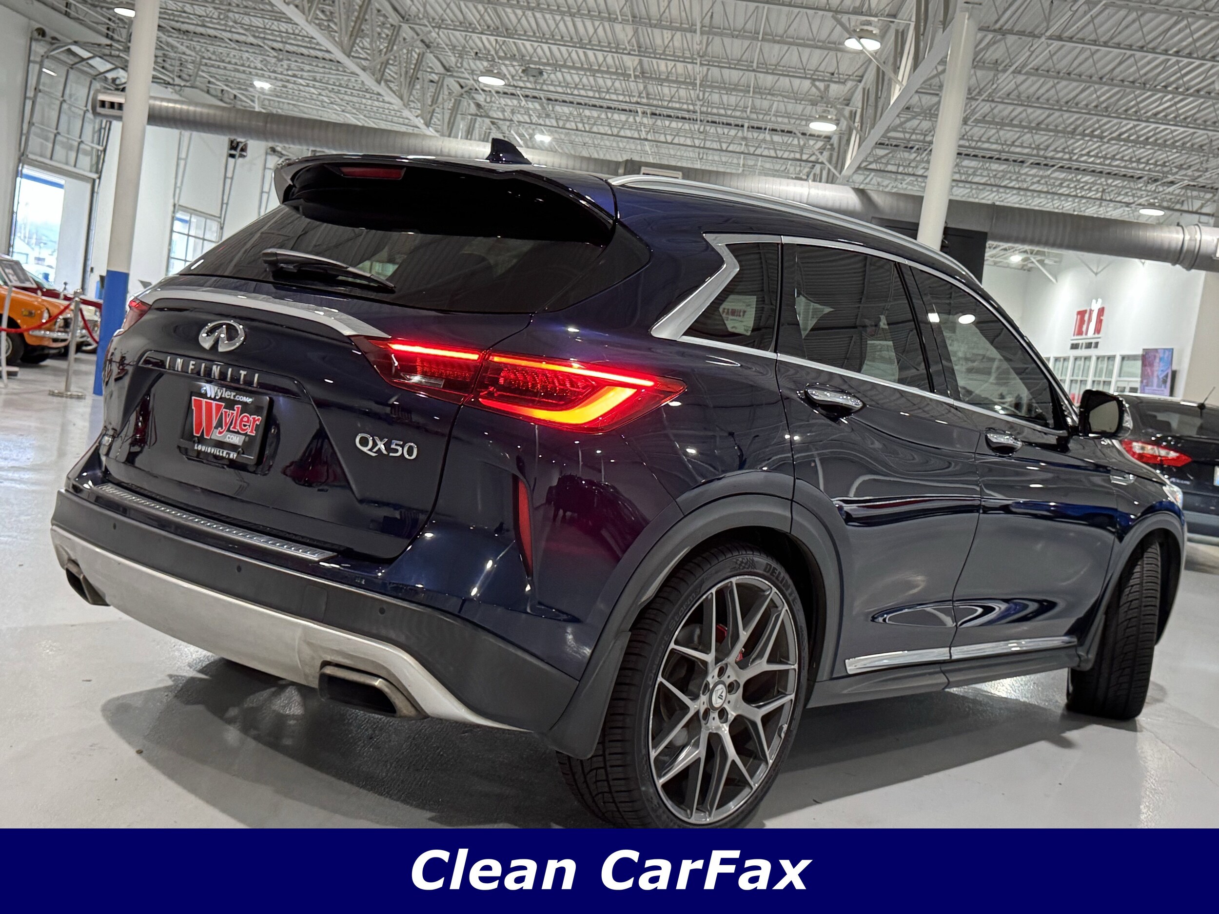 2019 Infiniti QX50 Essential AWD photo 3