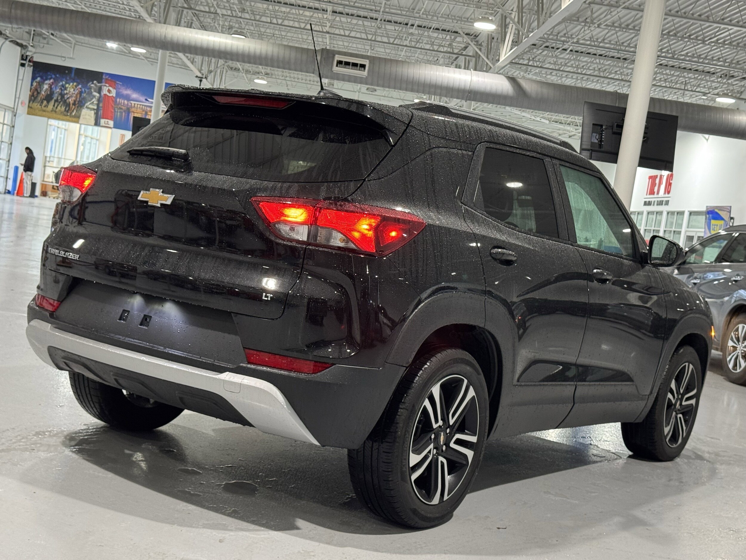 2023 Chevrolet Trailblazer LT photo 3