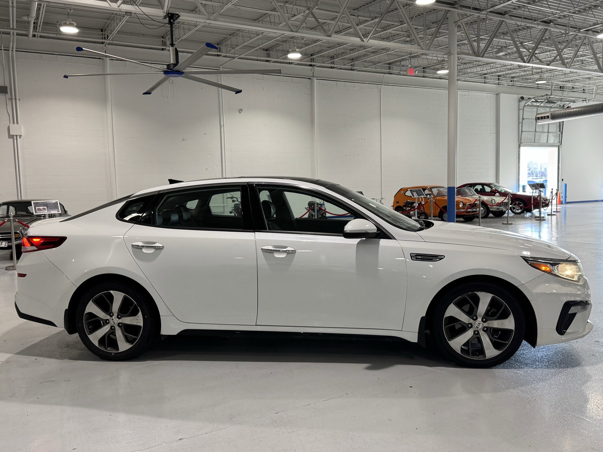 2019 Kia Optima S photo 2