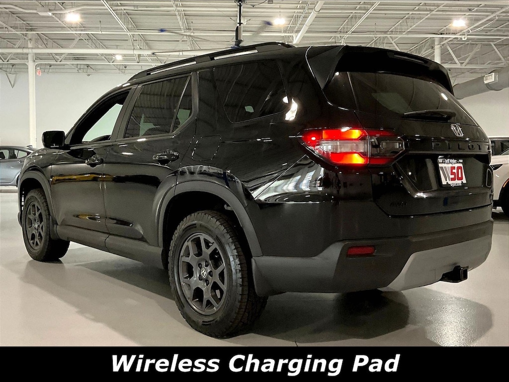 Used 2025 Honda Pilot TrailSport AWD SUV