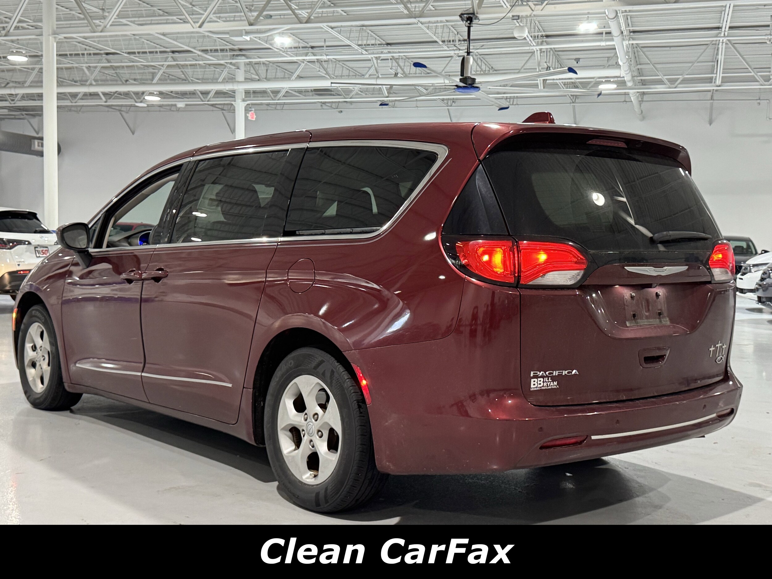 2017 Chrysler Pacifica LX photo 2