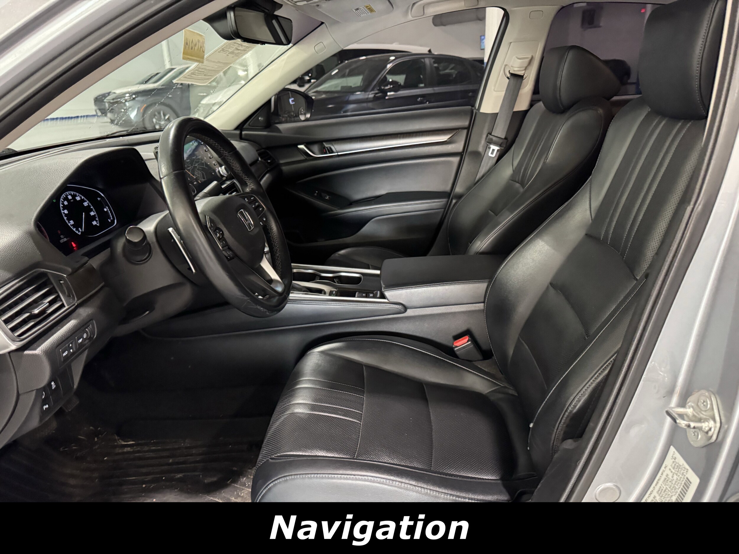 2018 Honda Accord Touring 1.5T photo 2