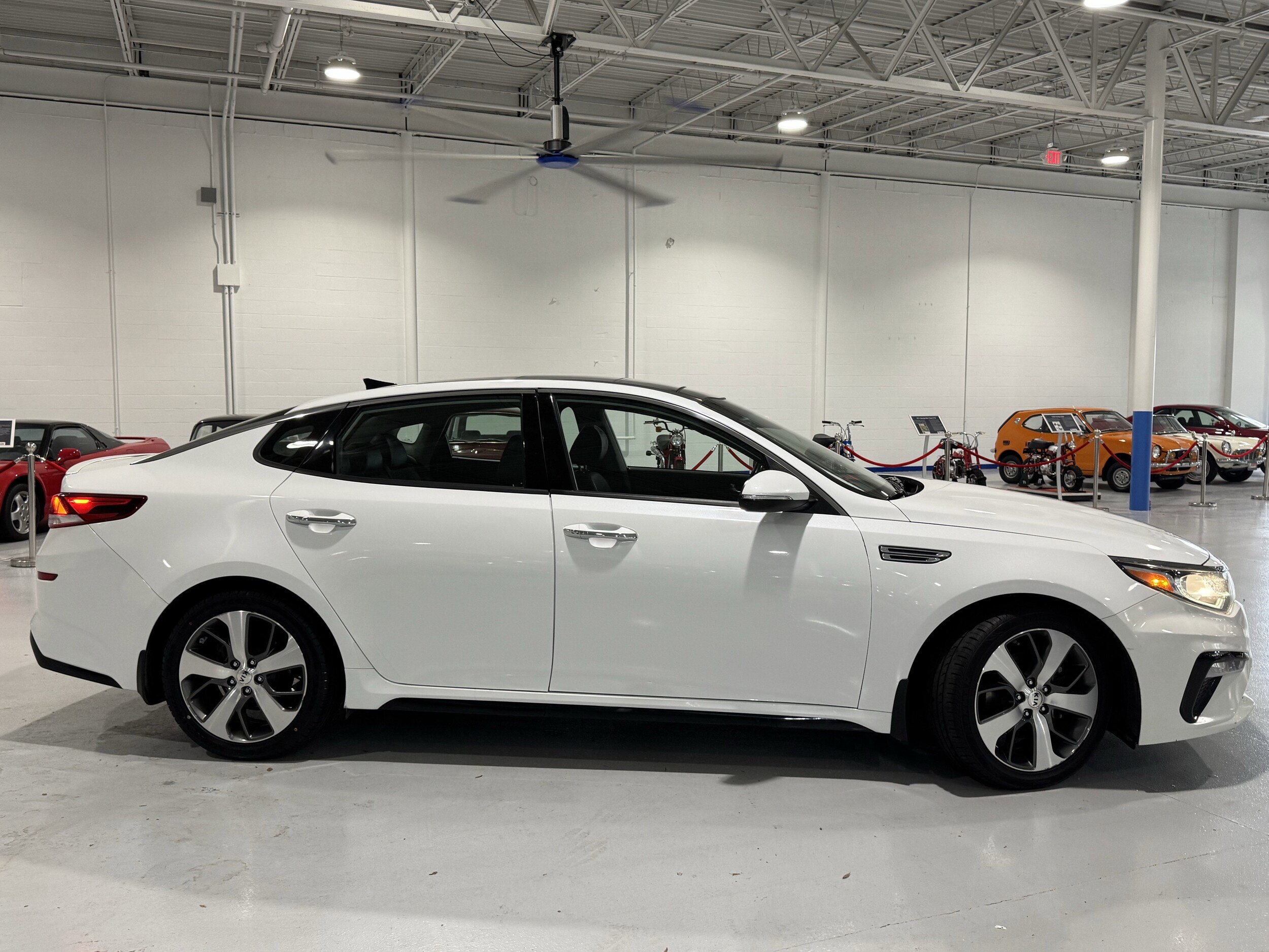 2019 Kia Optima S photo 2