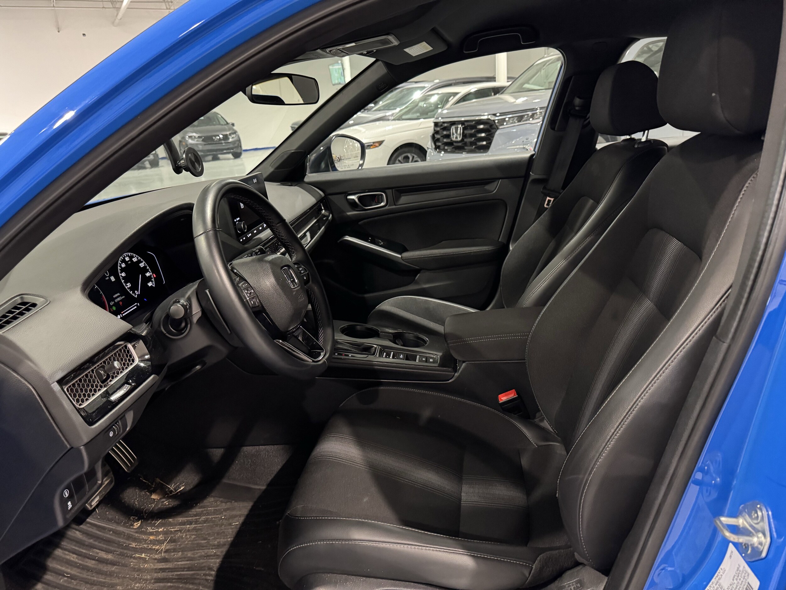 2024 Honda Civic Hatchback Sport photo 4