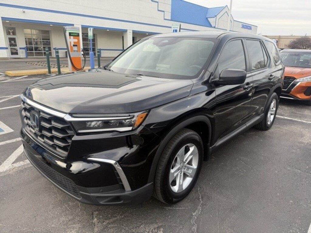 Used 2023 Honda Pilot LX AWD SUV