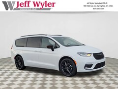 2026 Chrysler Pacifica SELECT Passenger Van