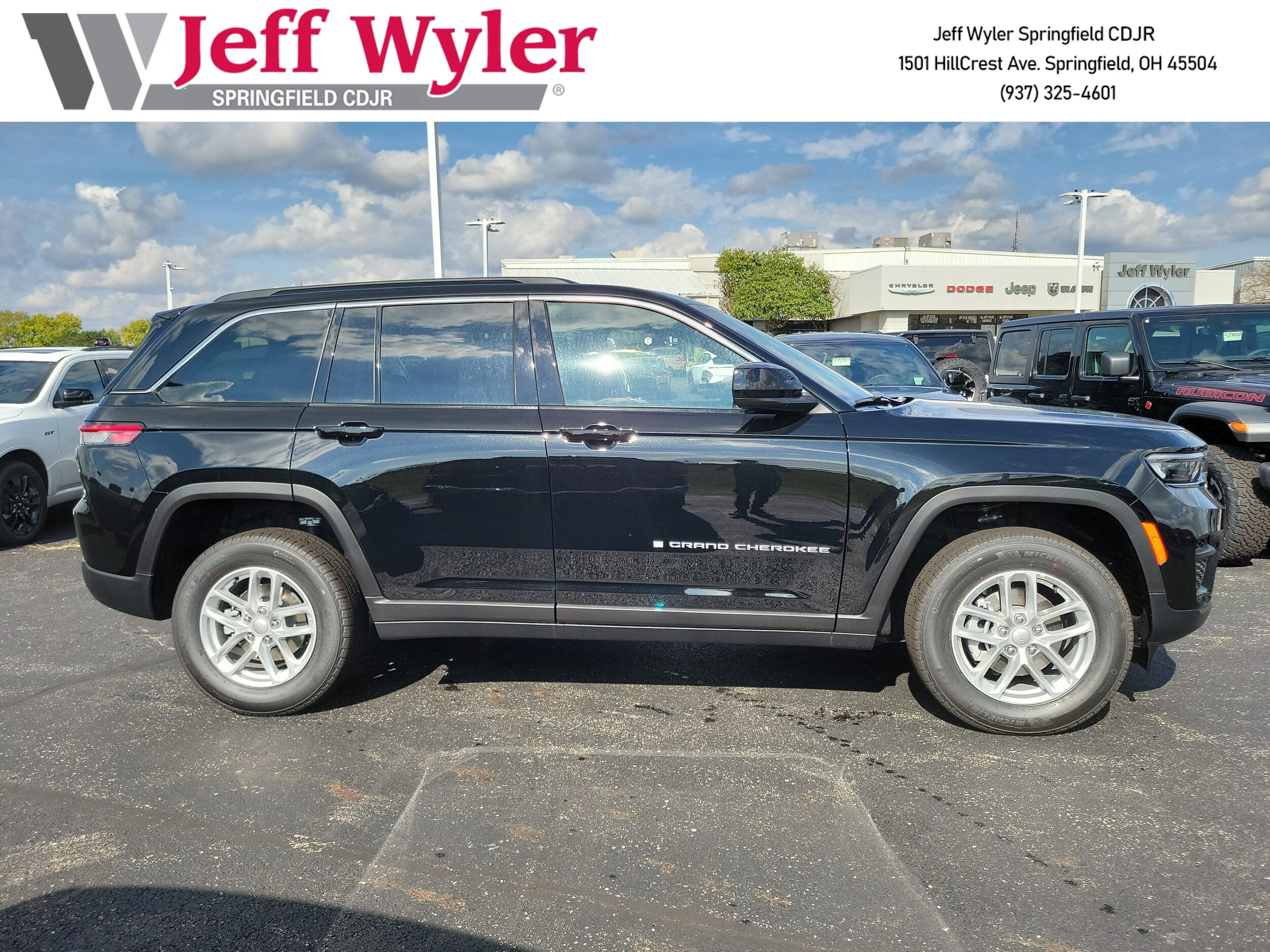 2025 Jeep Grand Cherokee Laredo photo 3