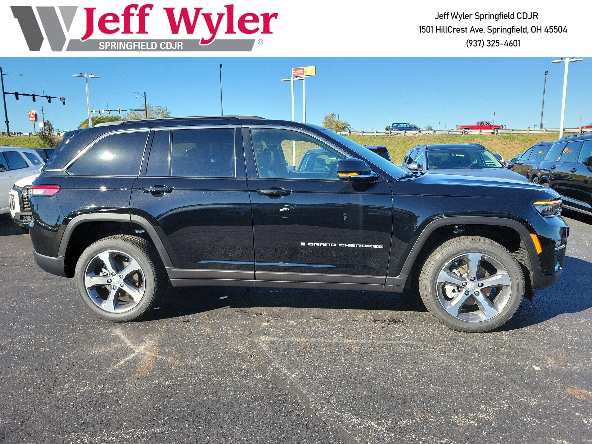 2025 Jeep Grand Cherokee Limited photo 3