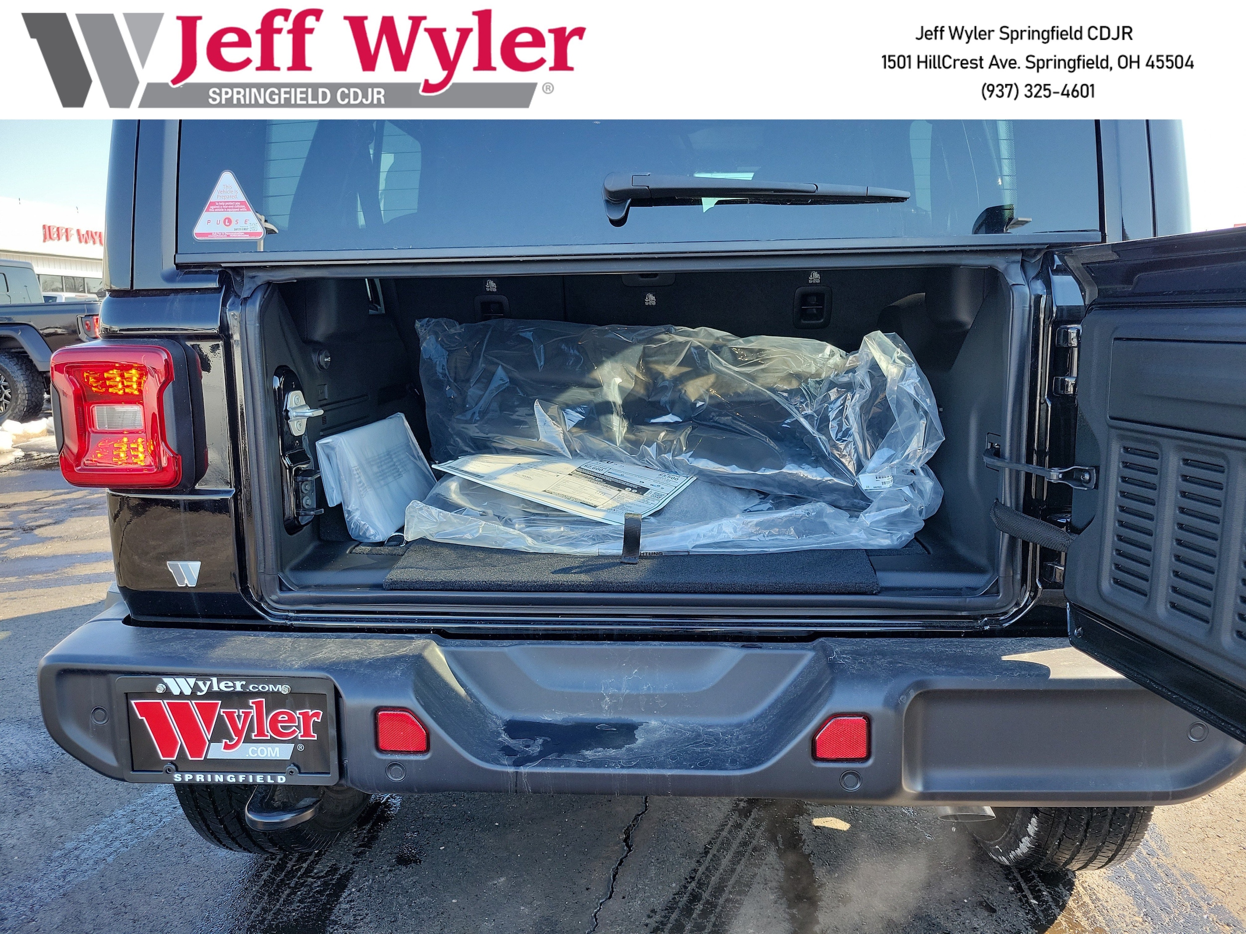 2025 Jeep Wrangler 4-Door Sahara - Photo 7