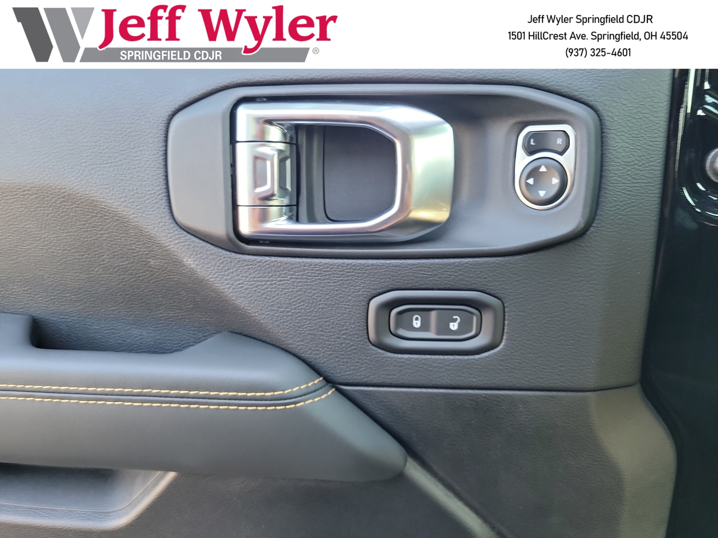 2025 Jeep Wrangler 4-Door Sahara - Photo 15
