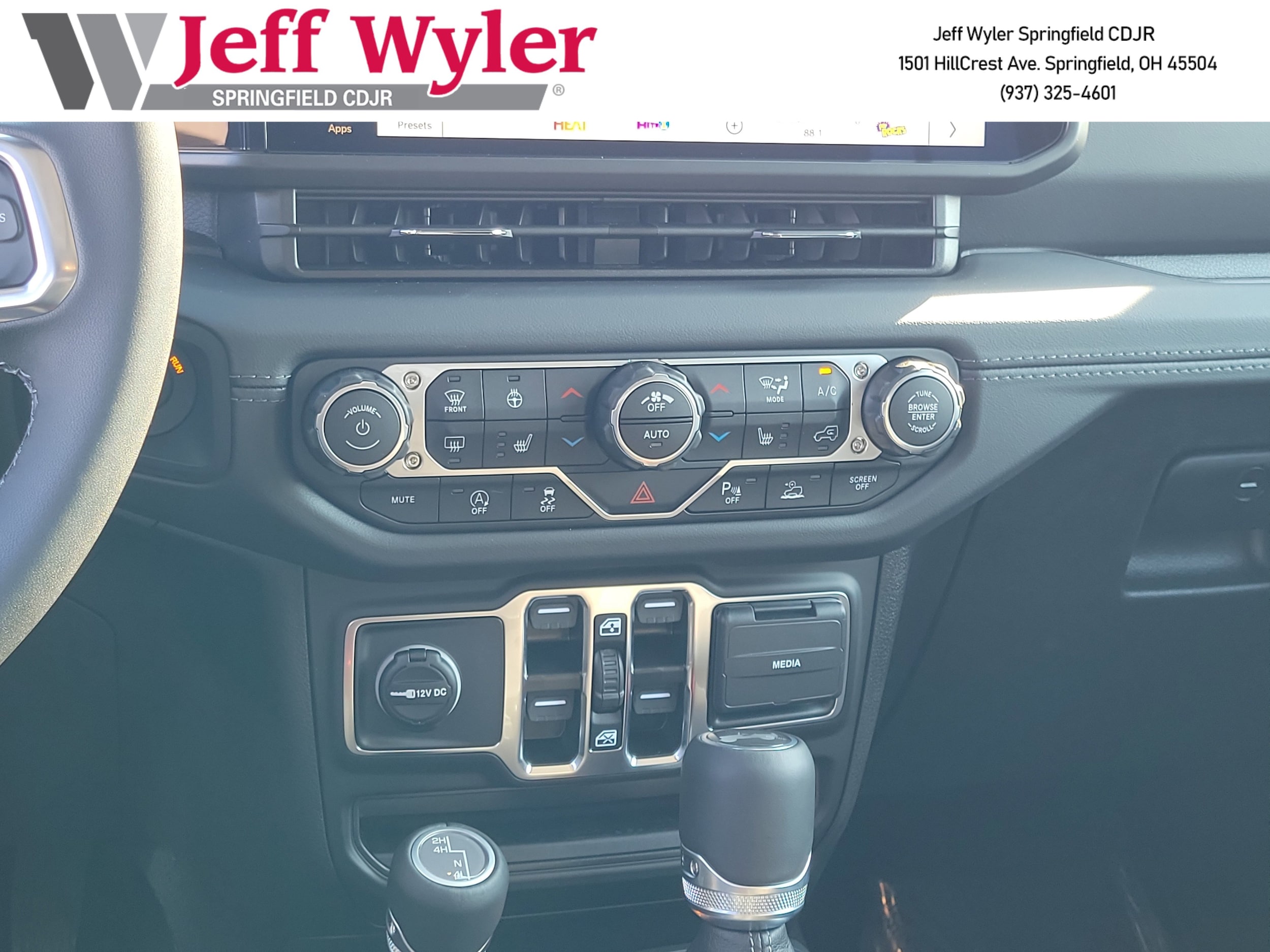 2025 Jeep Wrangler 4-Door Sahara - Photo 11