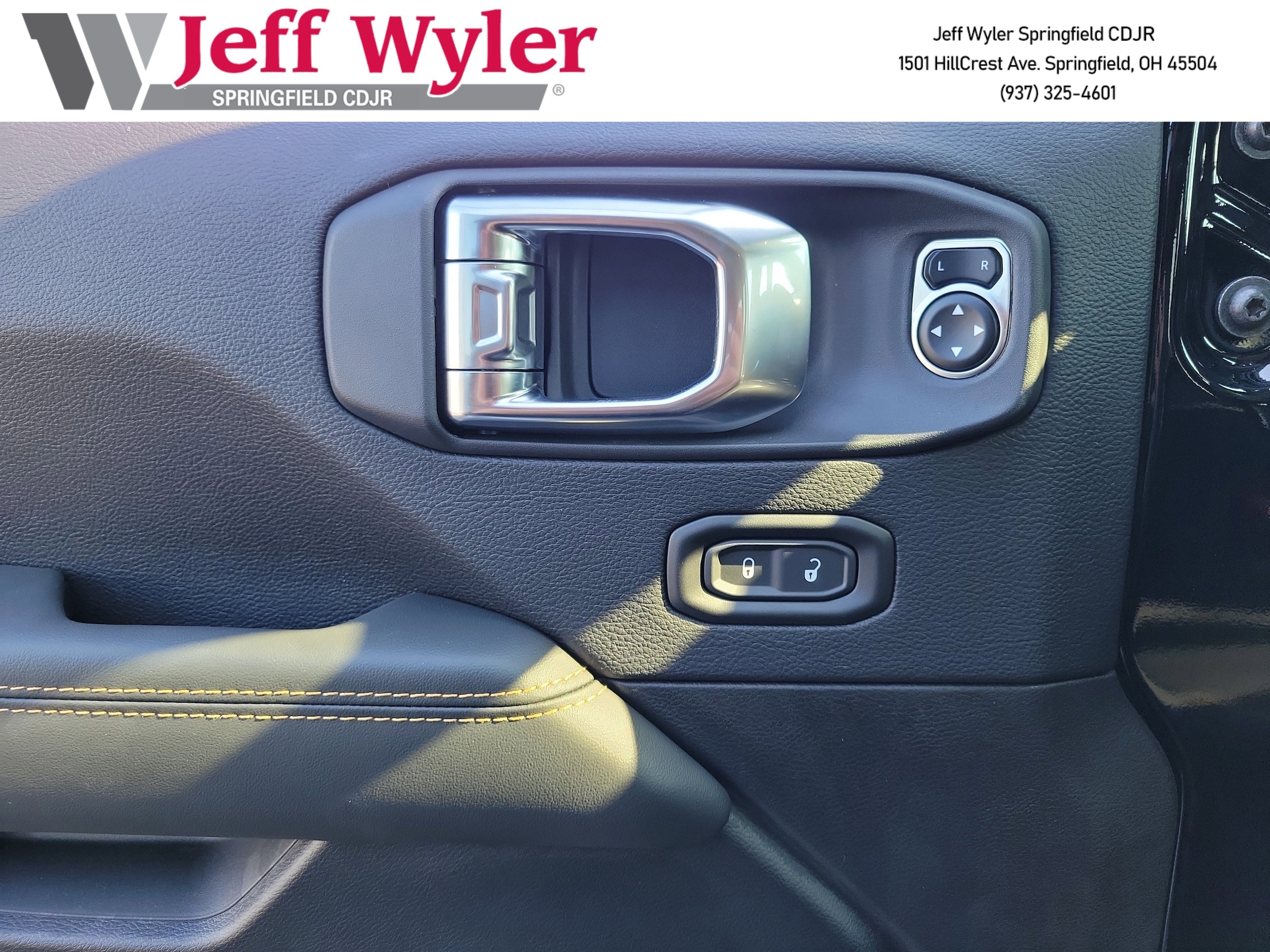 2025 Jeep Wrangler 4-Door Sahara - Photo 13