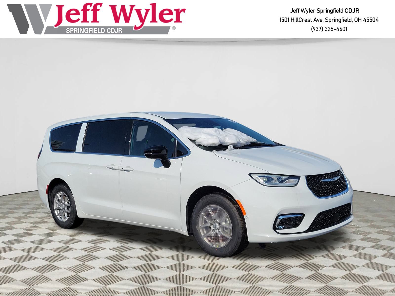 2026 Chrysler Pacifica Select's photo