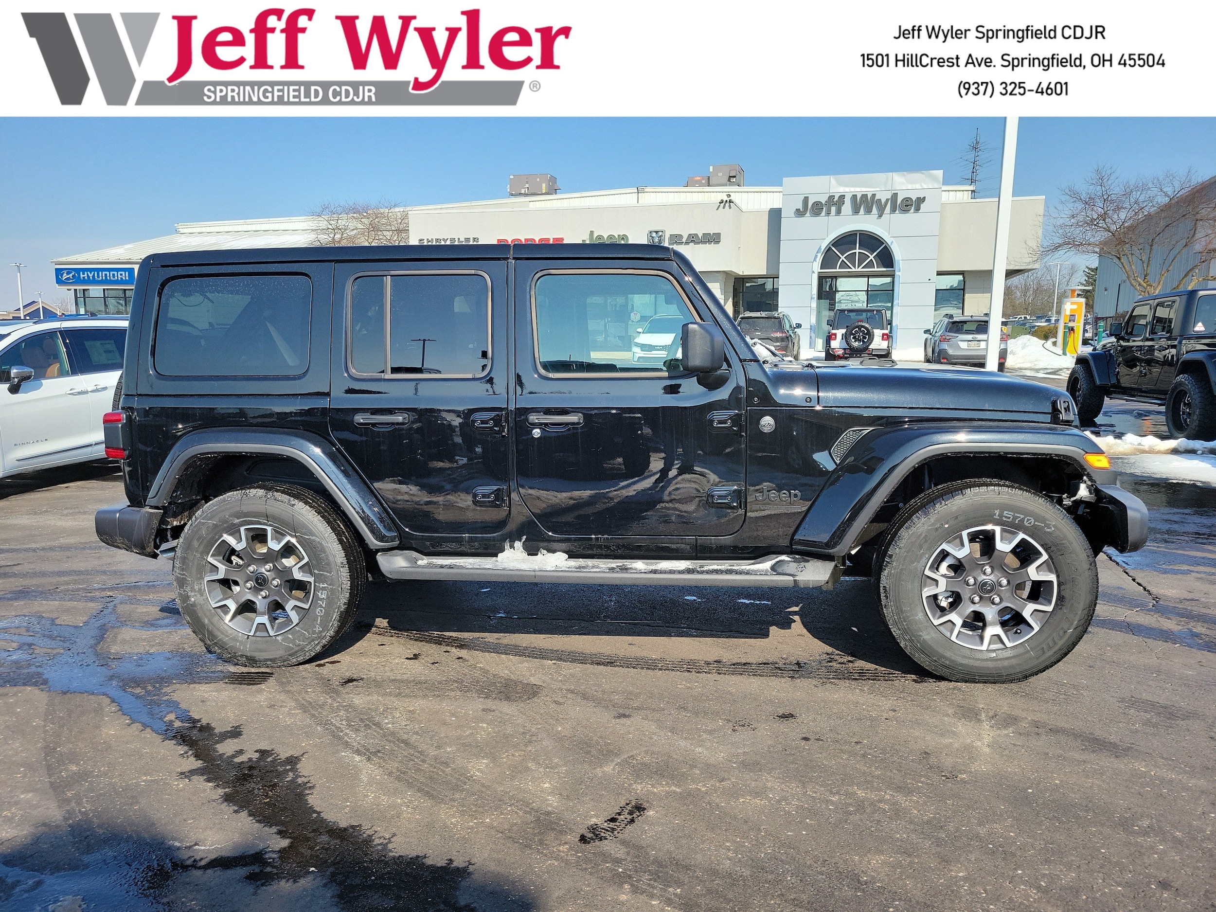 2025 Jeep Wrangler 4-Door Sahara - Photo 4