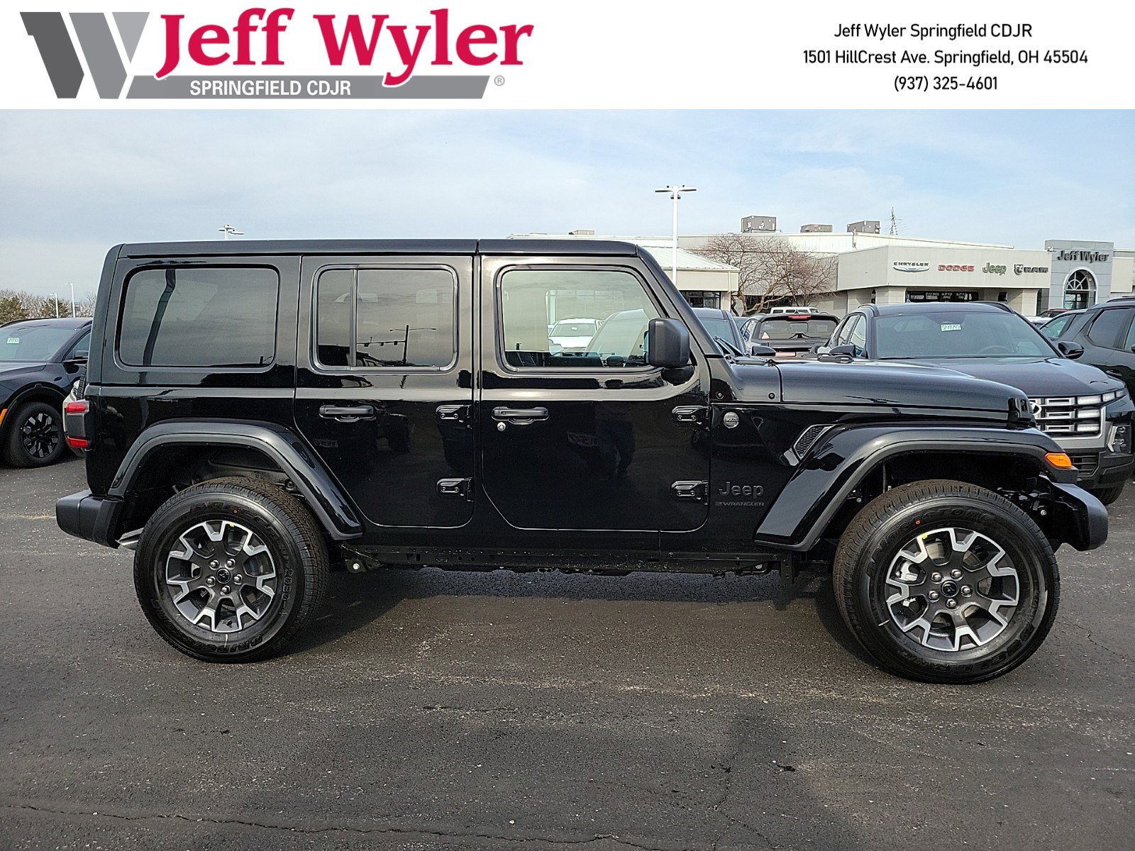 2025 Jeep Wrangler Sahara photo 3