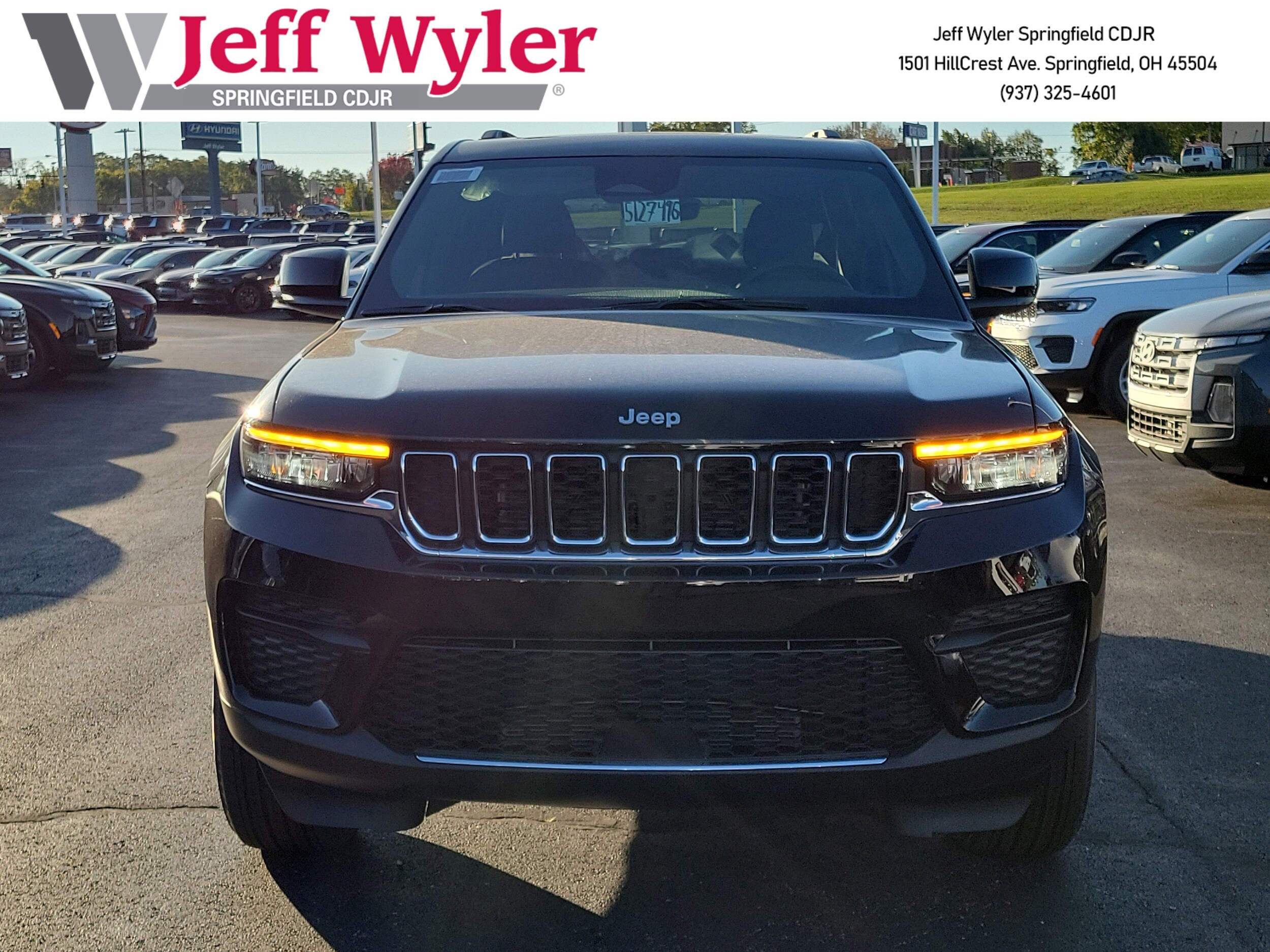 2025 Jeep Grand Cherokee Laredo photo 2