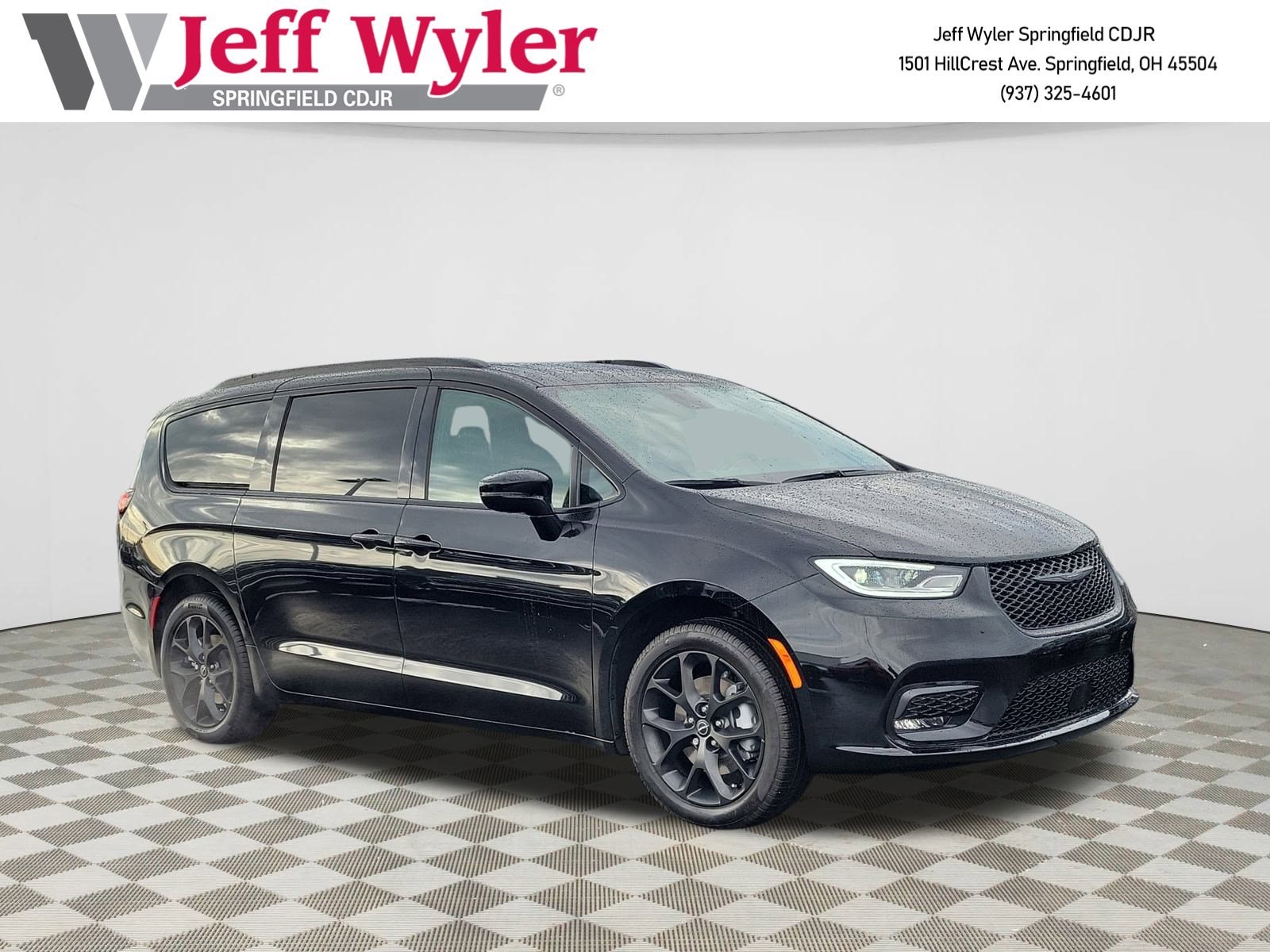 2026 Chrysler Pacifica Limited's photo