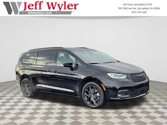 2026 Chrysler Pacifica LIMITED AWD Passenger Van