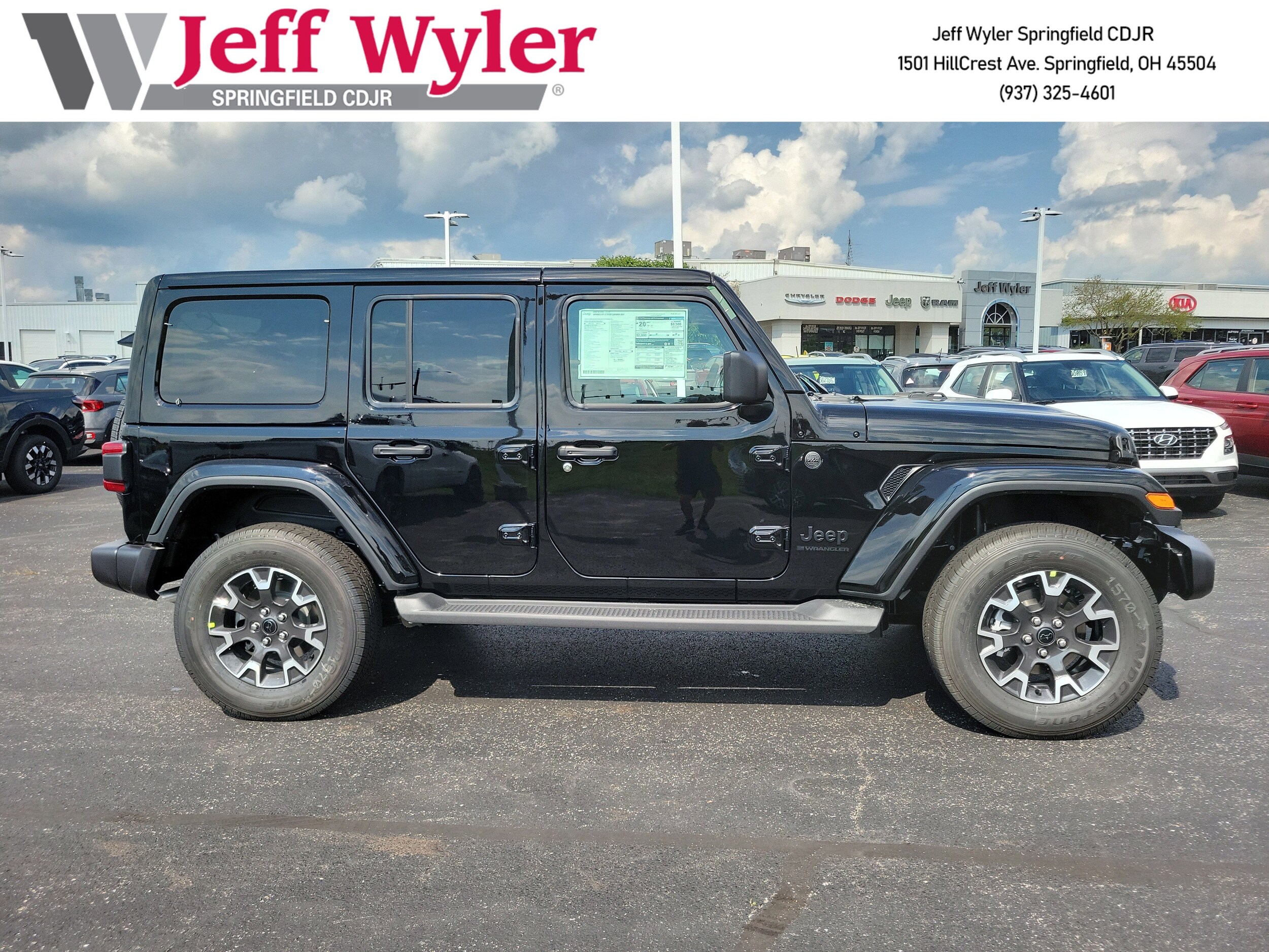 2025 Jeep Wrangler Sahara photo 3
