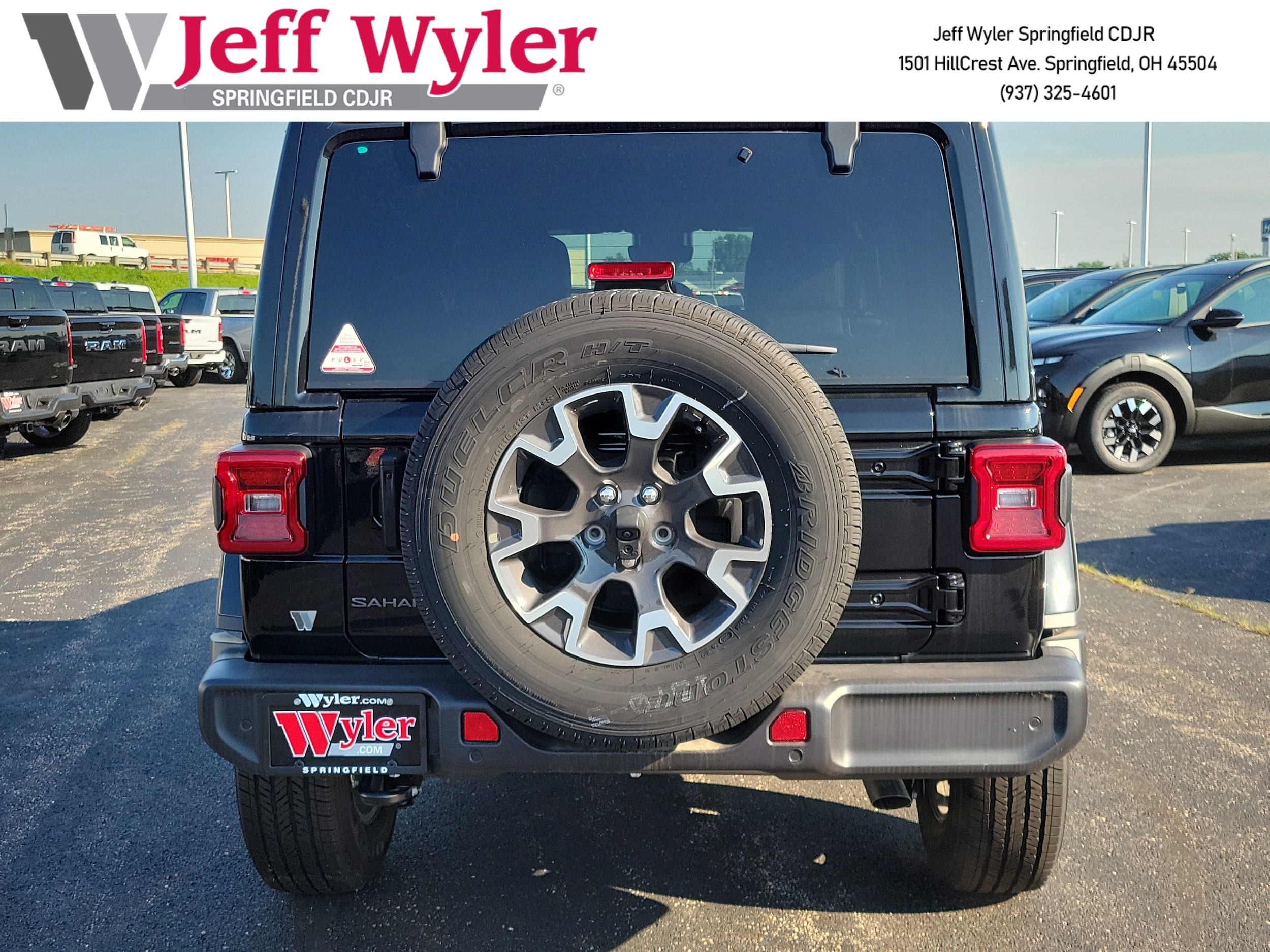 2025 Jeep Wrangler 4-Door Sahara - Photo 5