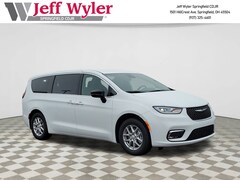 2026 Chrysler Pacifica SELECT Passenger Van