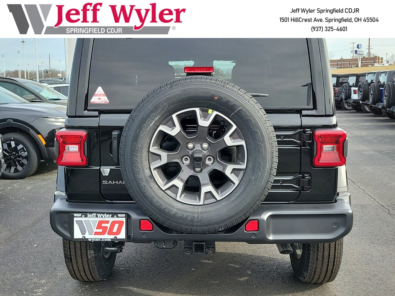 2025 Jeep Wrangler Sahara photo 4