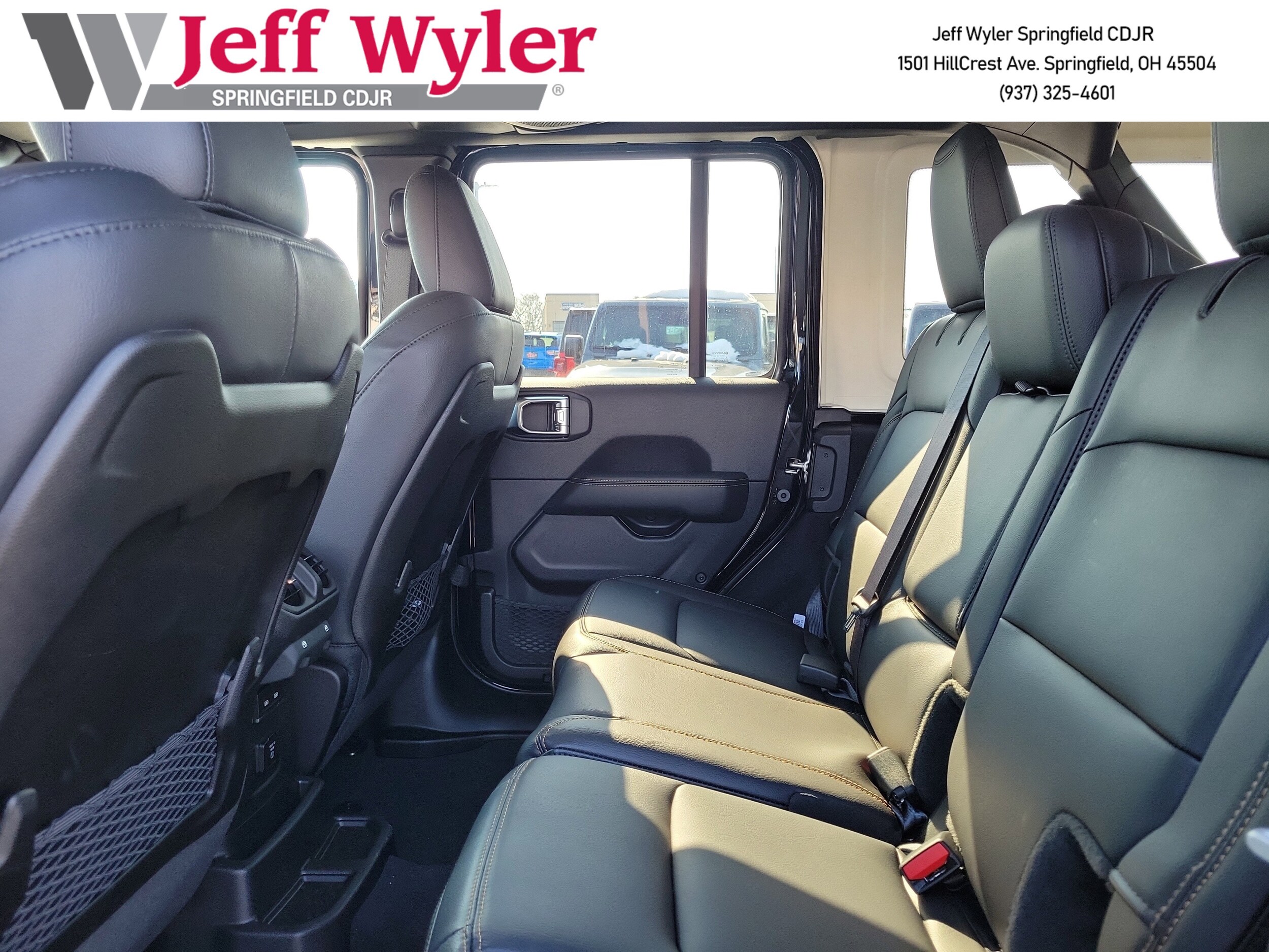 2025 Jeep Wrangler 4-Door Sahara - Photo 15