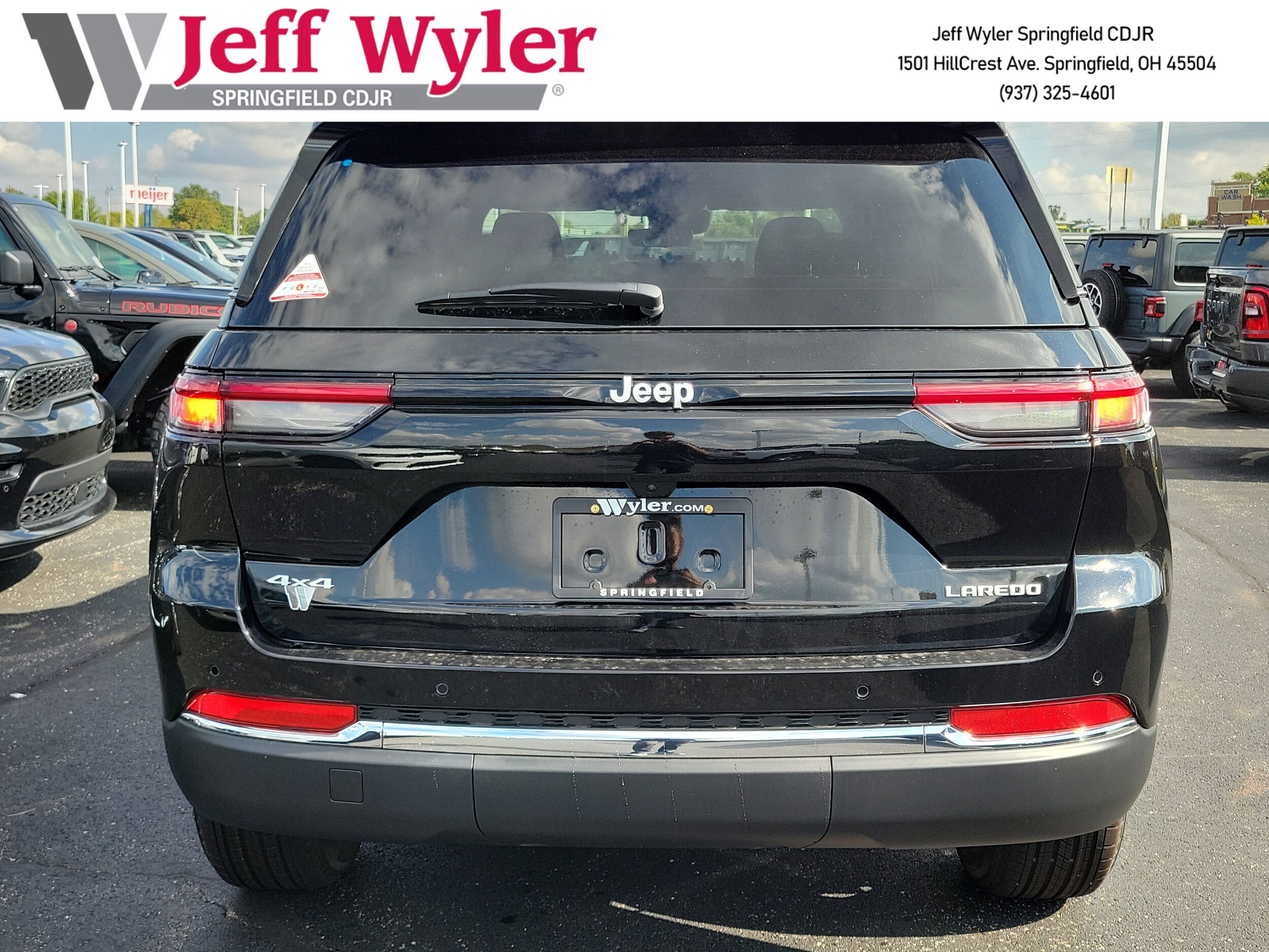2025 Jeep Grand Cherokee Laredo photo 4