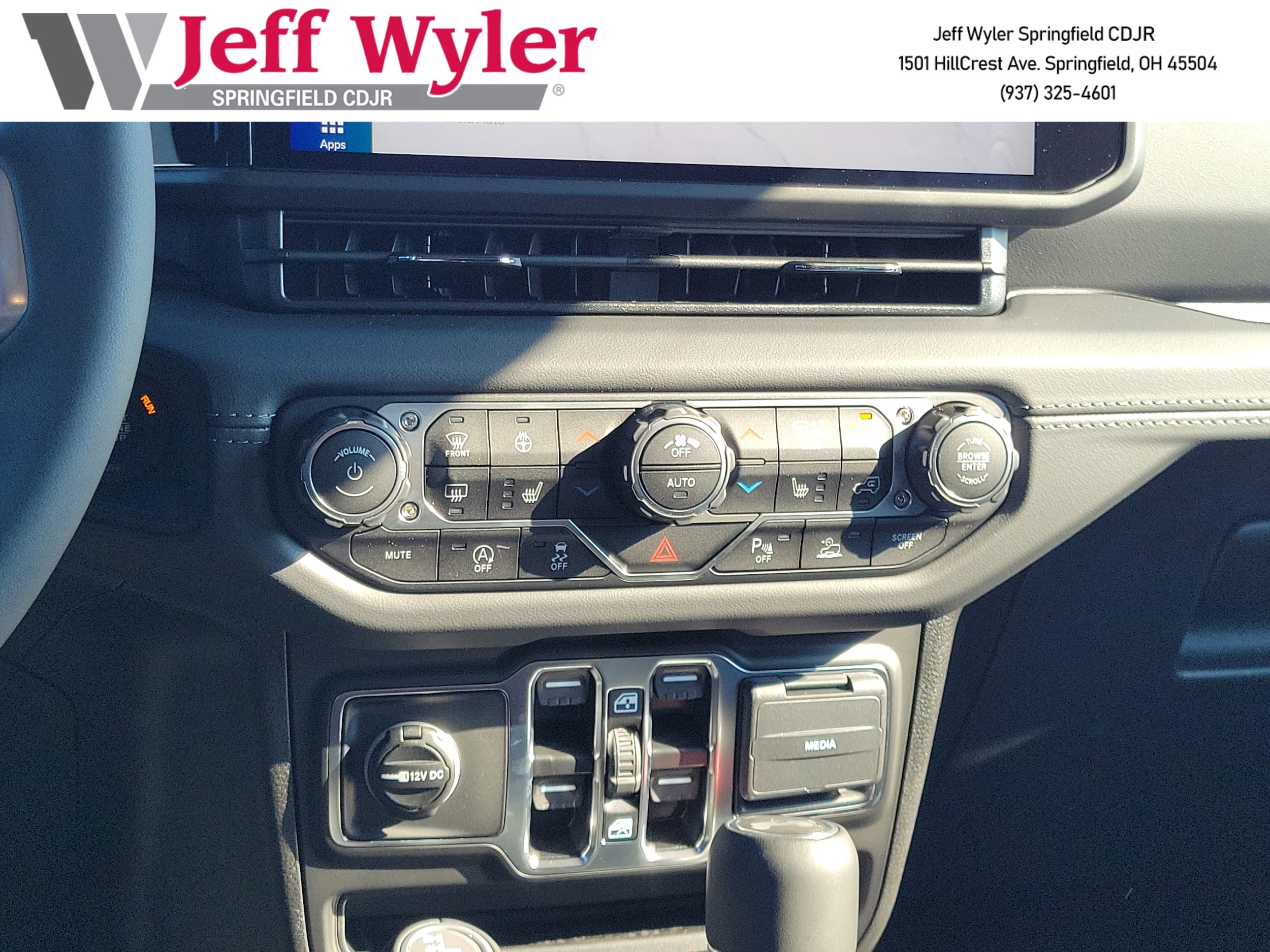 2025 Jeep Wrangler 4-Door Sahara - Photo 13