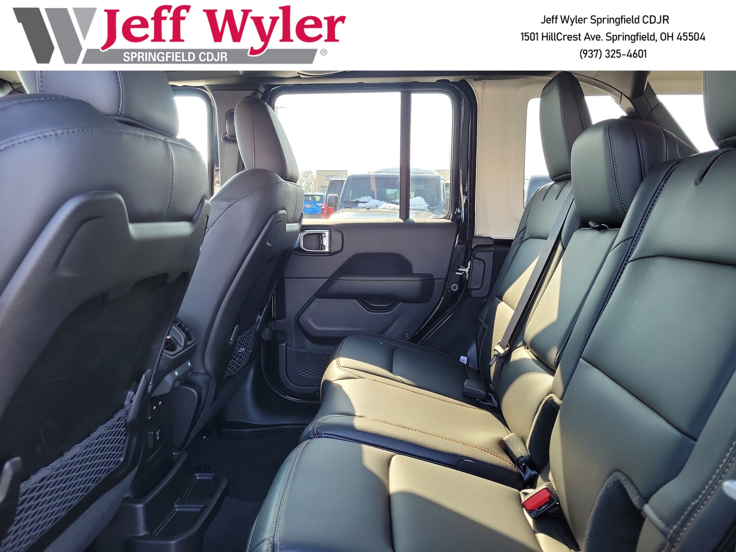 2025 Jeep Wrangler 4-Door Sahara - Photo 17