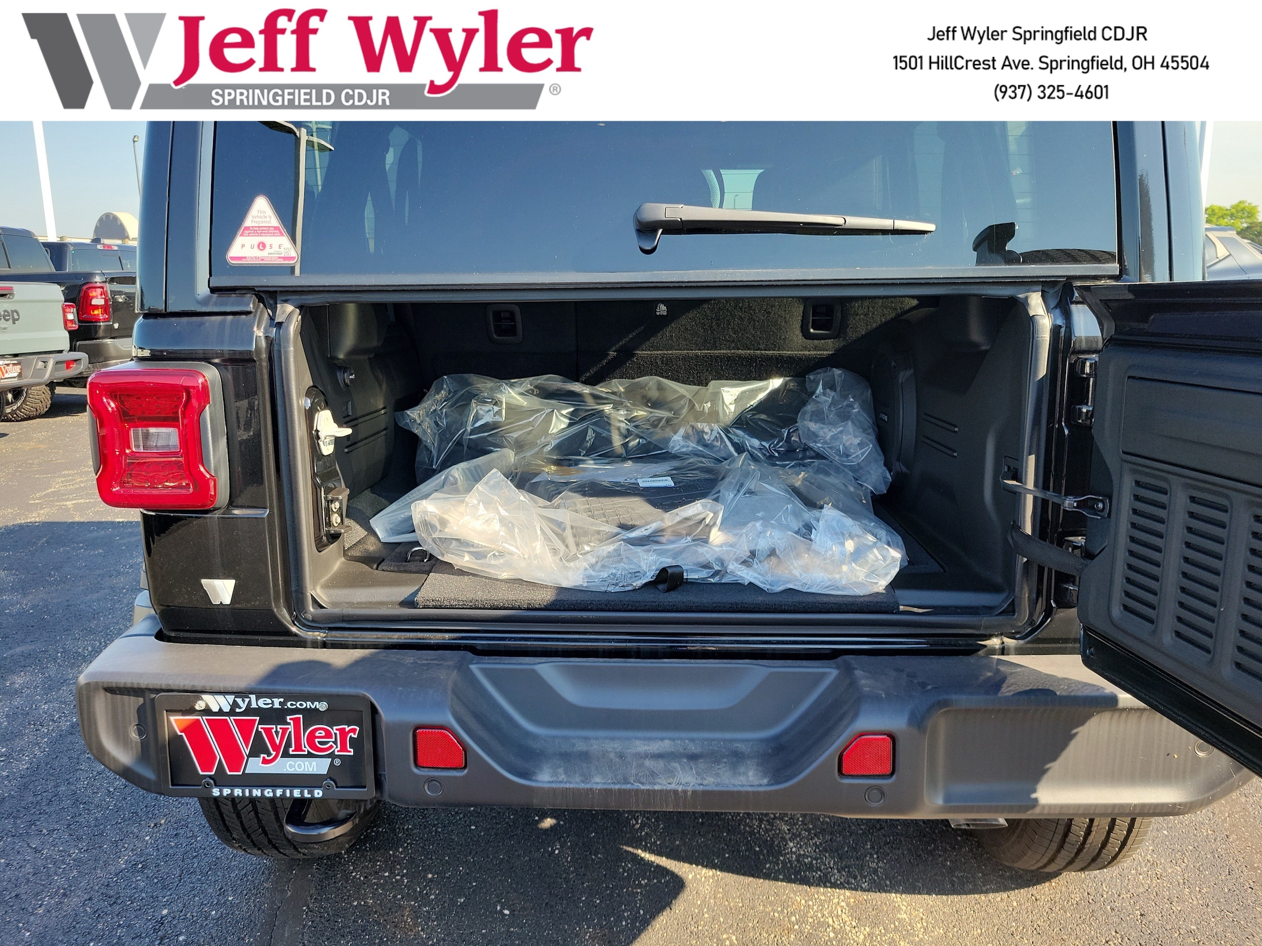 2025 Jeep Wrangler 4-Door Sahara - Photo 7