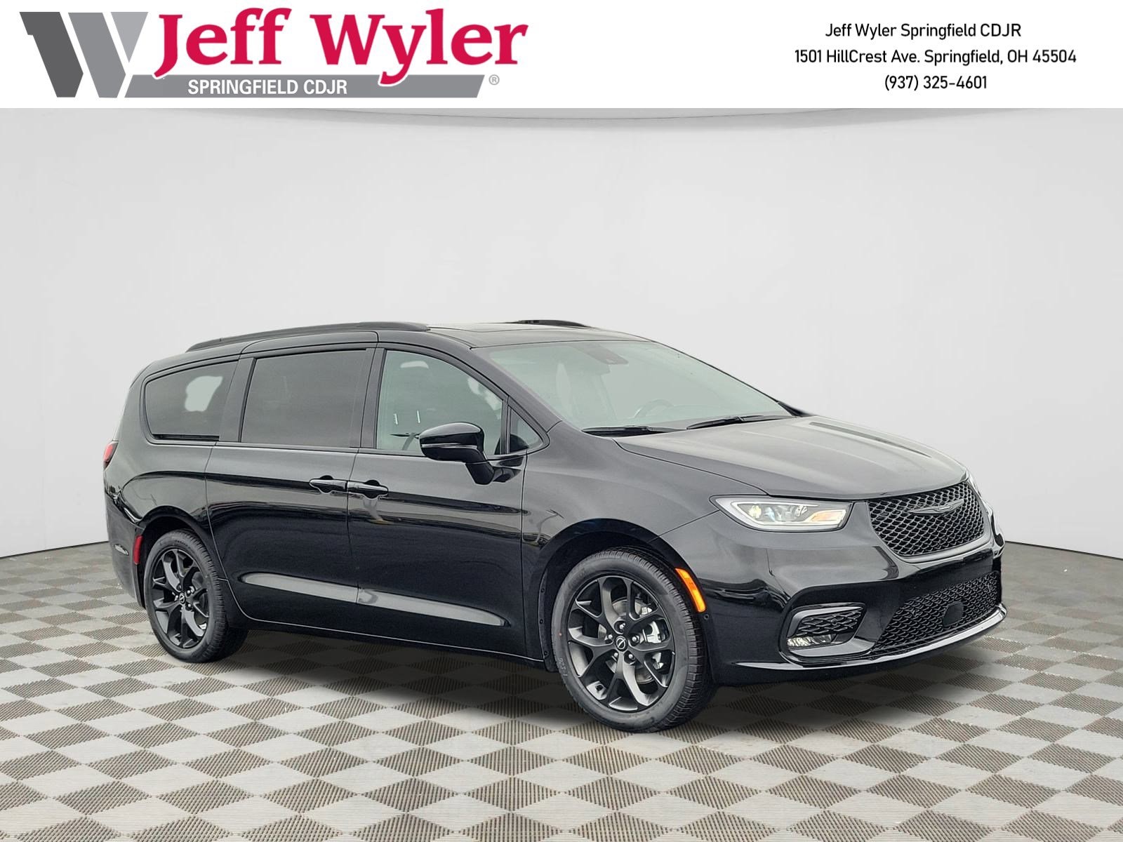 2026 Chrysler Pacifica Select's photo