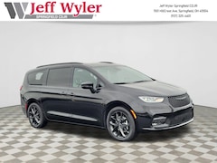 2026 Chrysler Pacifica SELECT Passenger Van