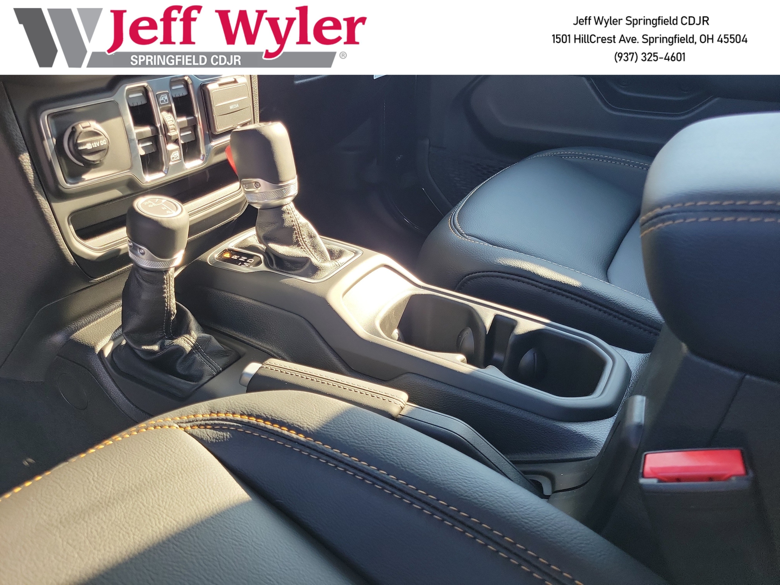 2025 Jeep Wrangler 4-Door Sahara - Photo 14
