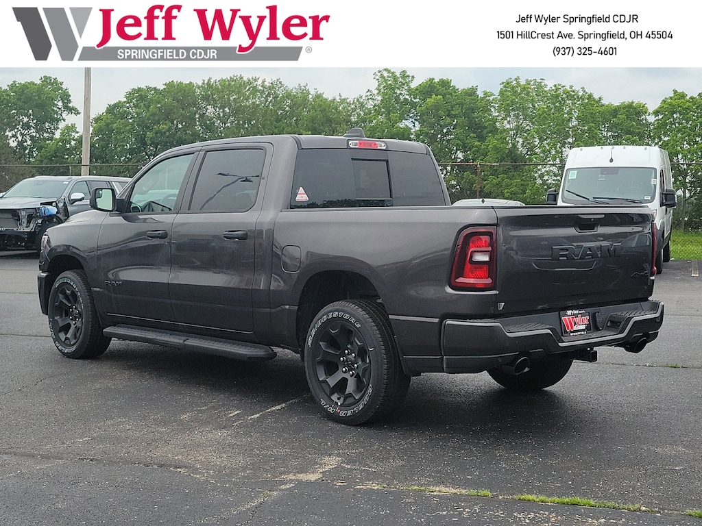 New 2026 Ram 1500 EXPRESS CREW CAB 4X4 5'7 BOX Pickup